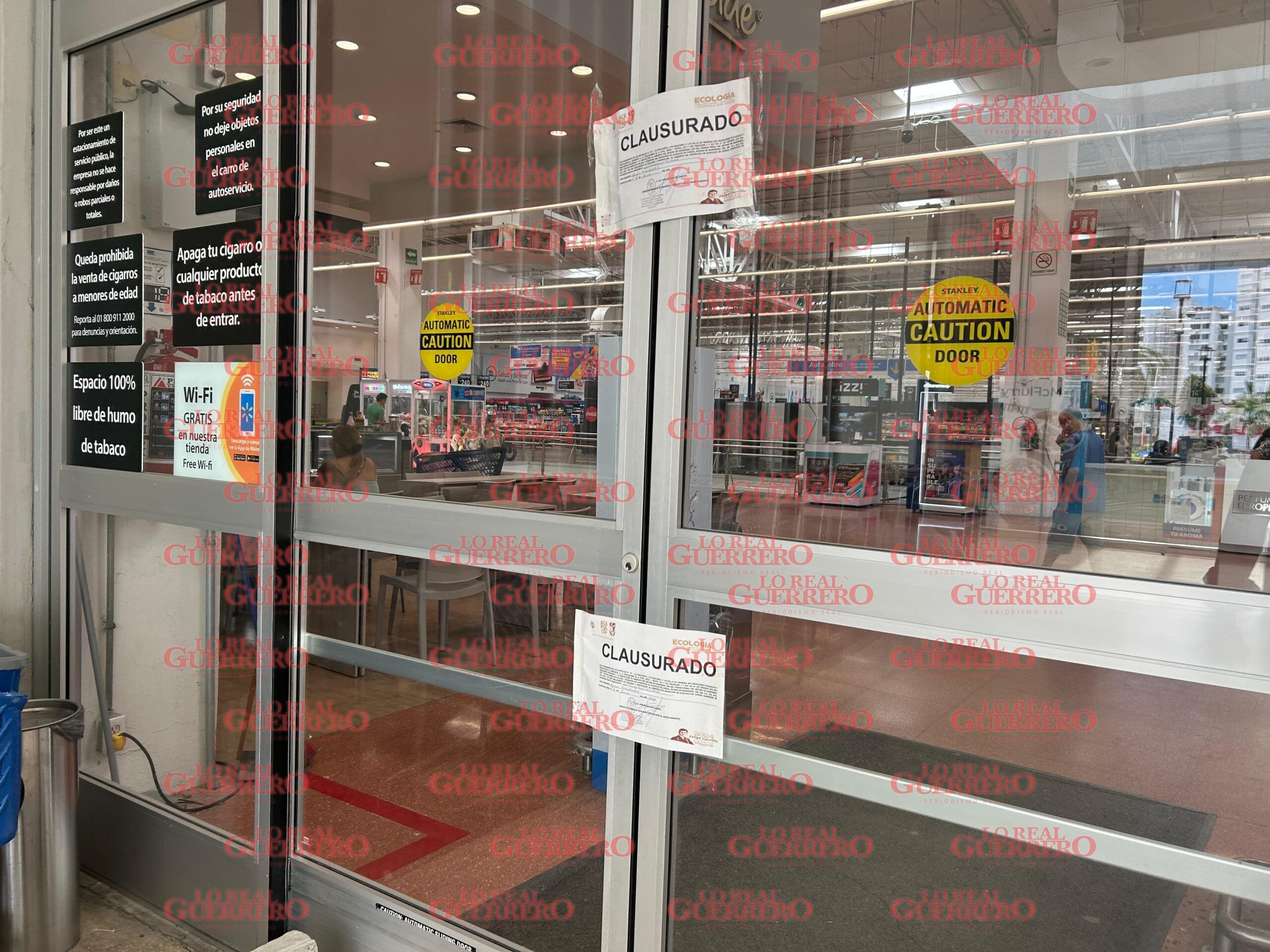 Clausuran súper en Acapulco por verter aguas negras  *Se negaron a la pagar la multa establecida por la autoridad y municipal, por lo que le colocaron sellos de clausura, aunque su actividad comercial continúa de forma cotidiana.