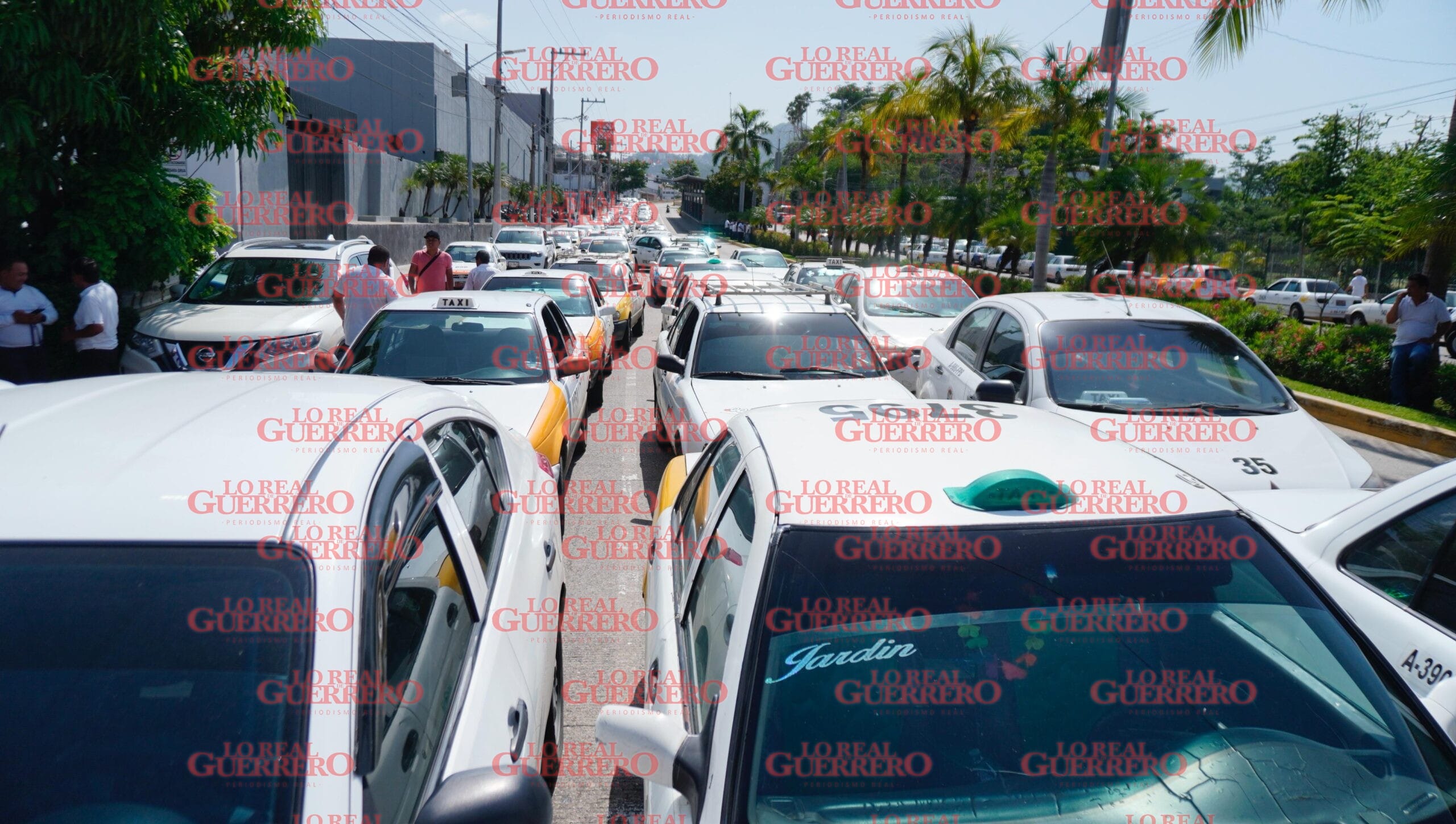 Protestan transportistas por falta de atención municipal en Acapulco