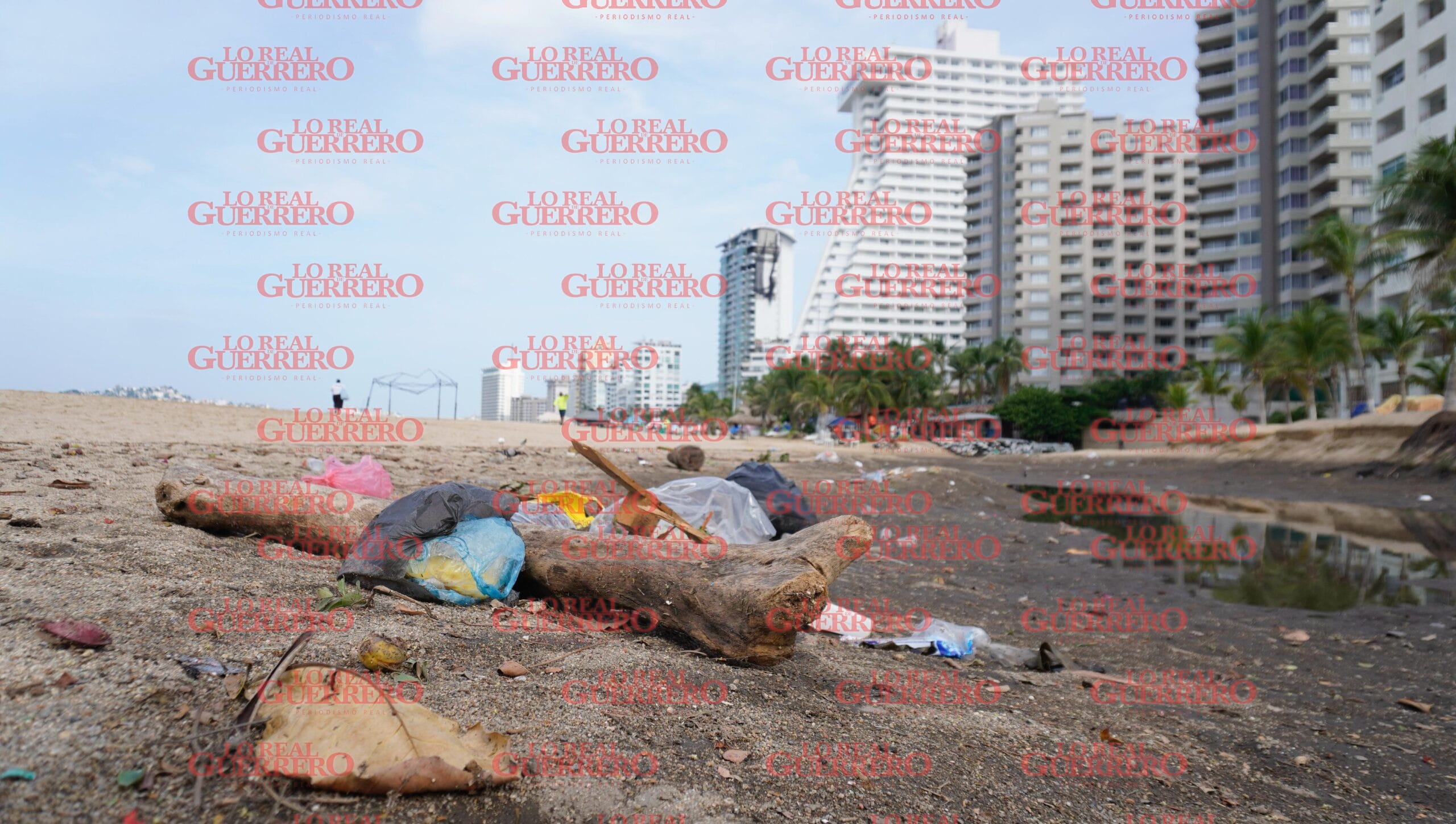 Lluvias arrastraron 7 toneladas de basura a las playas de Acapulco