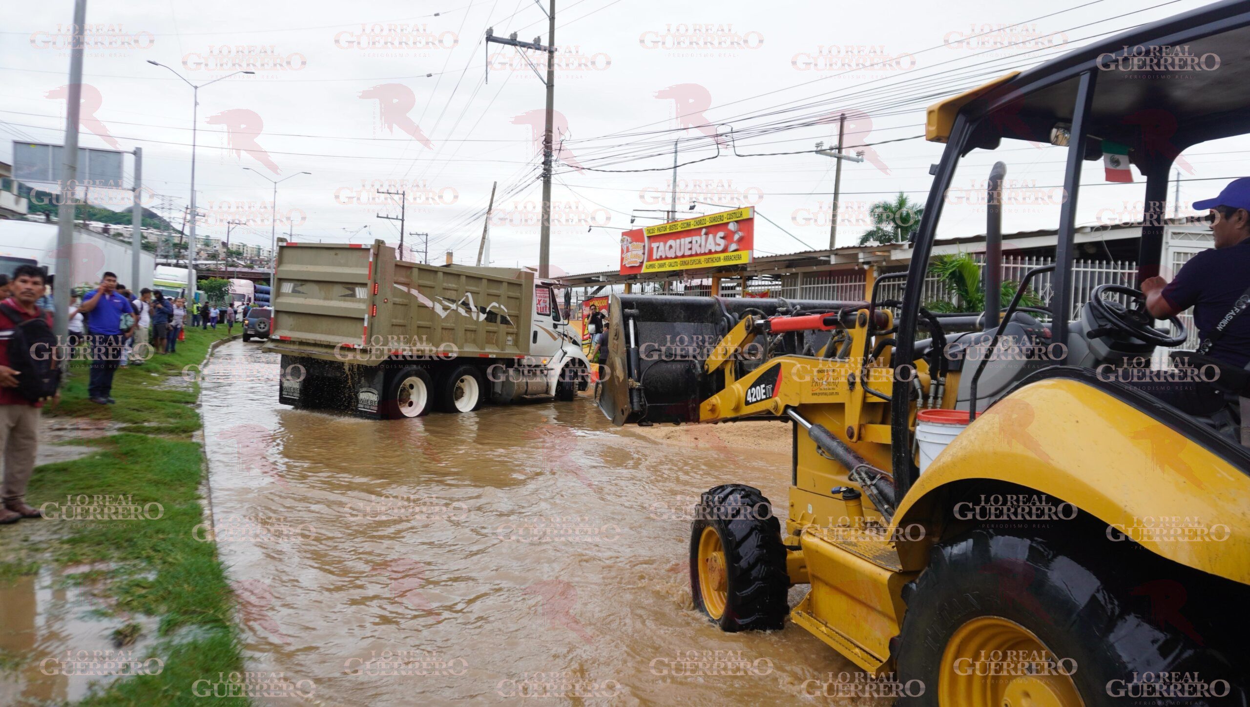“Narda” deja casas inundadas, calles encharcadas y lanchas hundidas en Acapulco