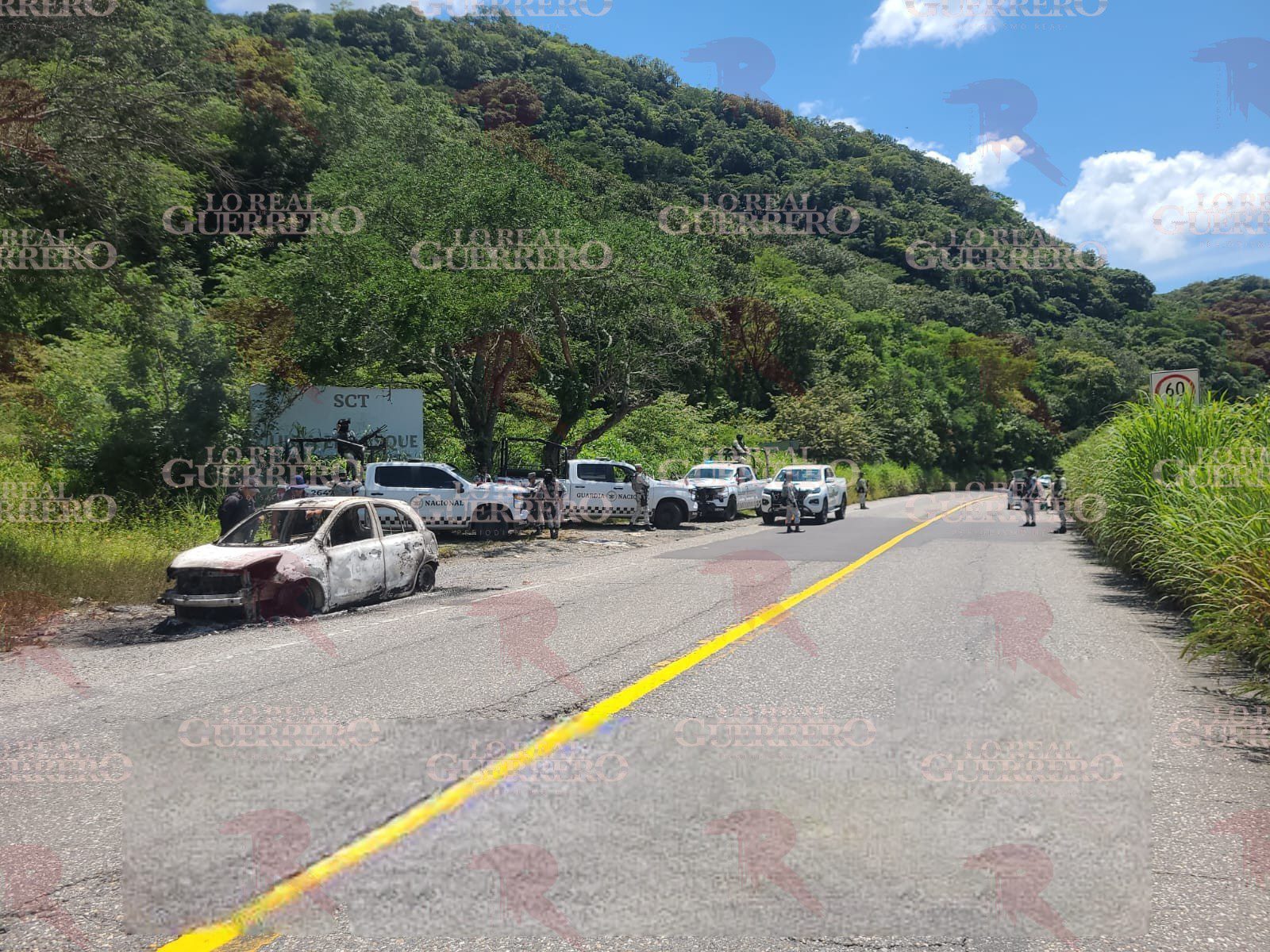 Incendian taxi 782 en la carretera federal Acapulco–México