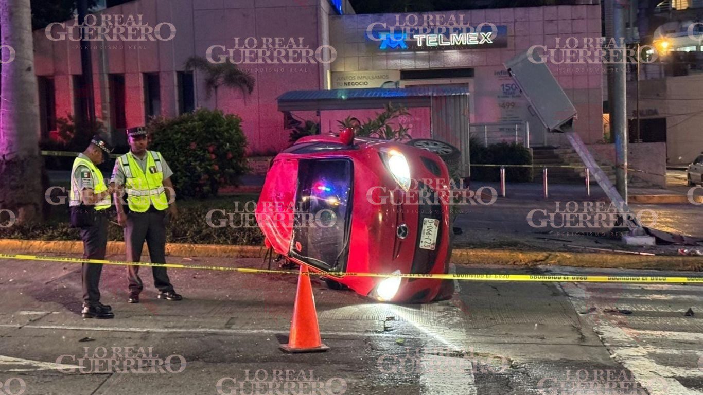 Muere mujer en volcadura sobre la Costera Miguel Alemán de Acapulco