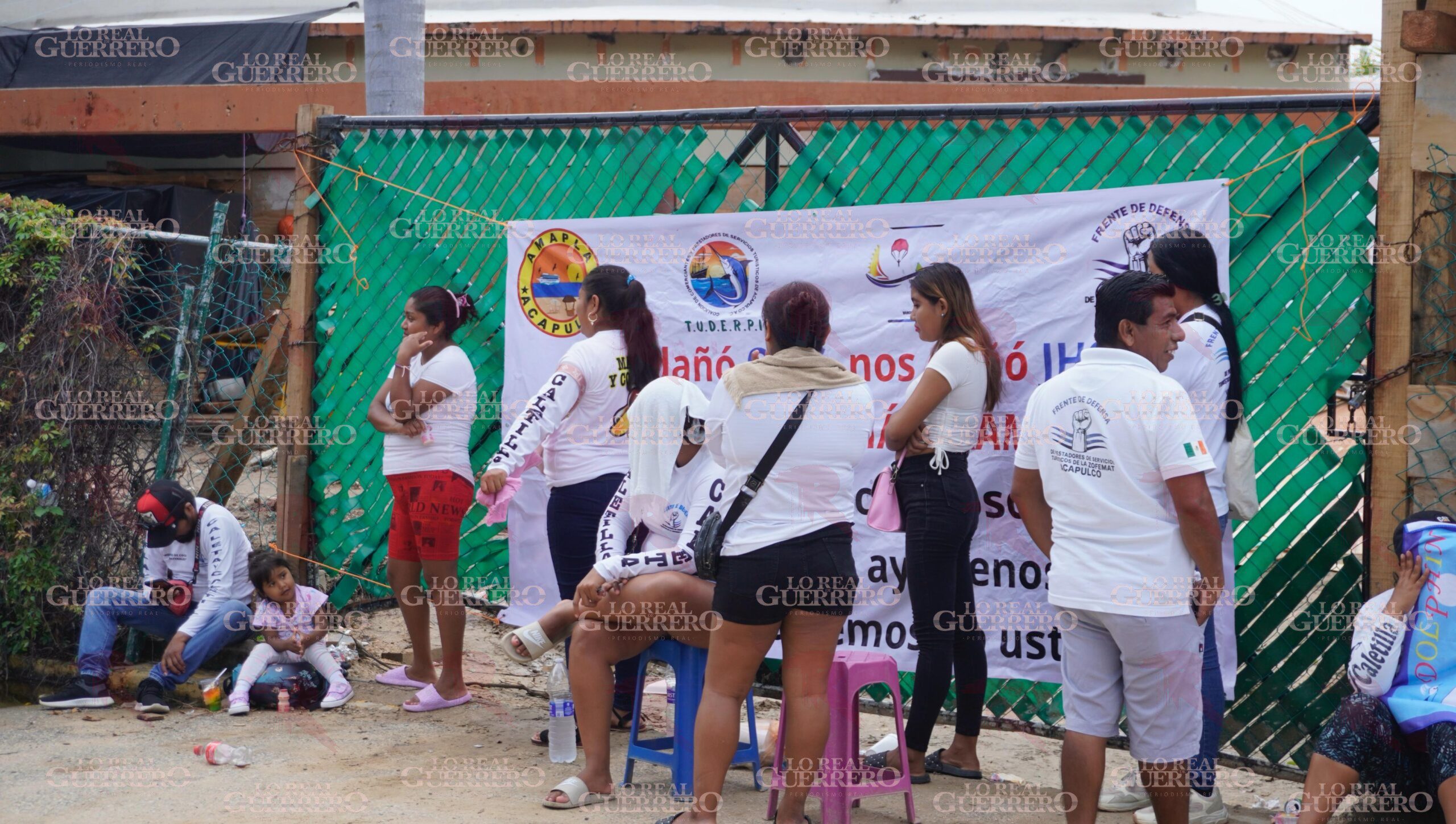 Continúan trabajadores de las playas en protesta contra el “Marinabus”