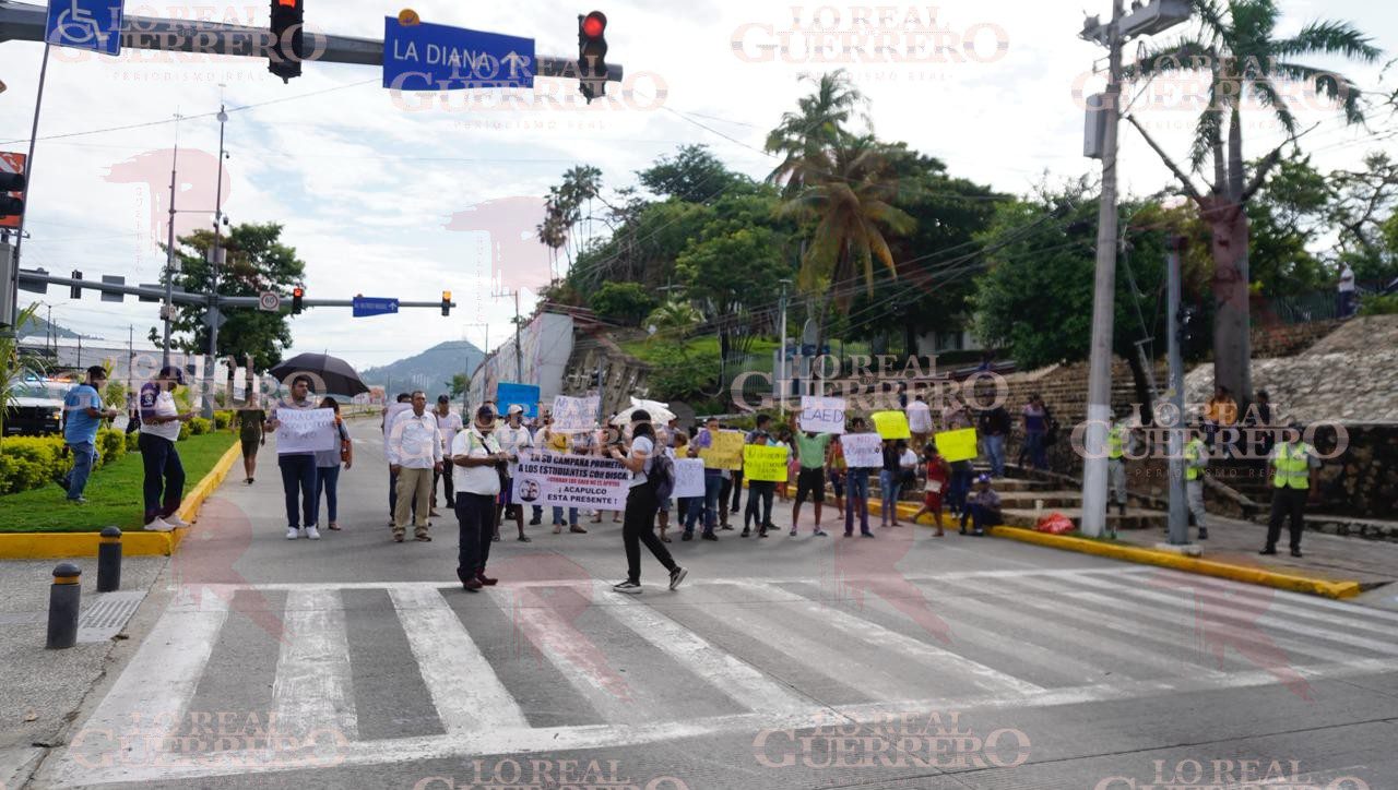 Bloquean por falta de pago a maestros de educación especial