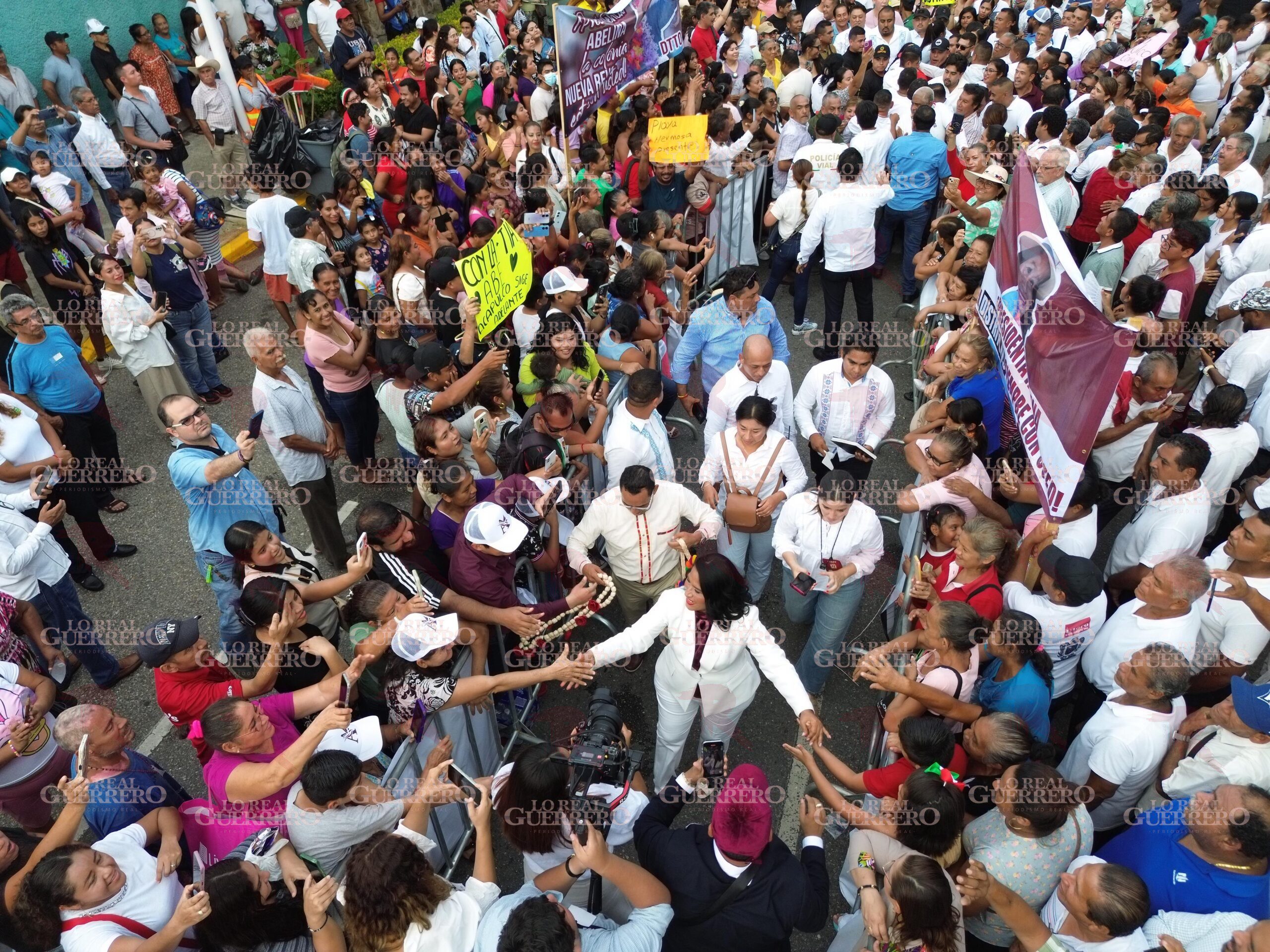Ante miles de ciudadanos, Abelina López rinde su primer informe de gobierno