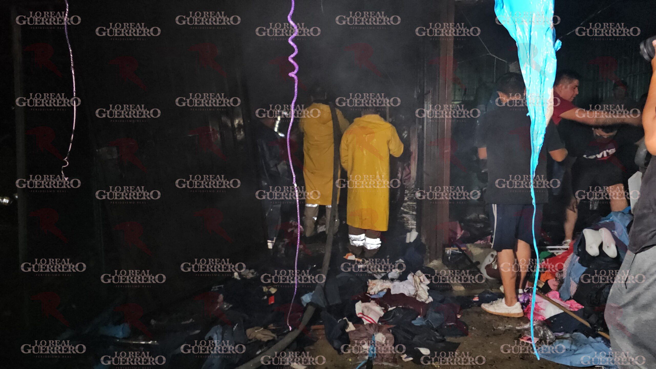 Se incendian 7 locales en el mercado Baltazar R. Leyva Mancilla, en Chilpancingo