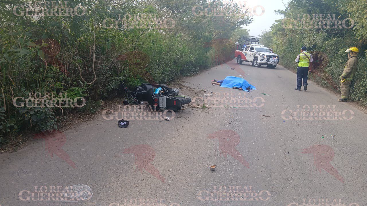 Muere hombre tras derrapar en su motocicleta en la carretera Tixtla-Atliaca