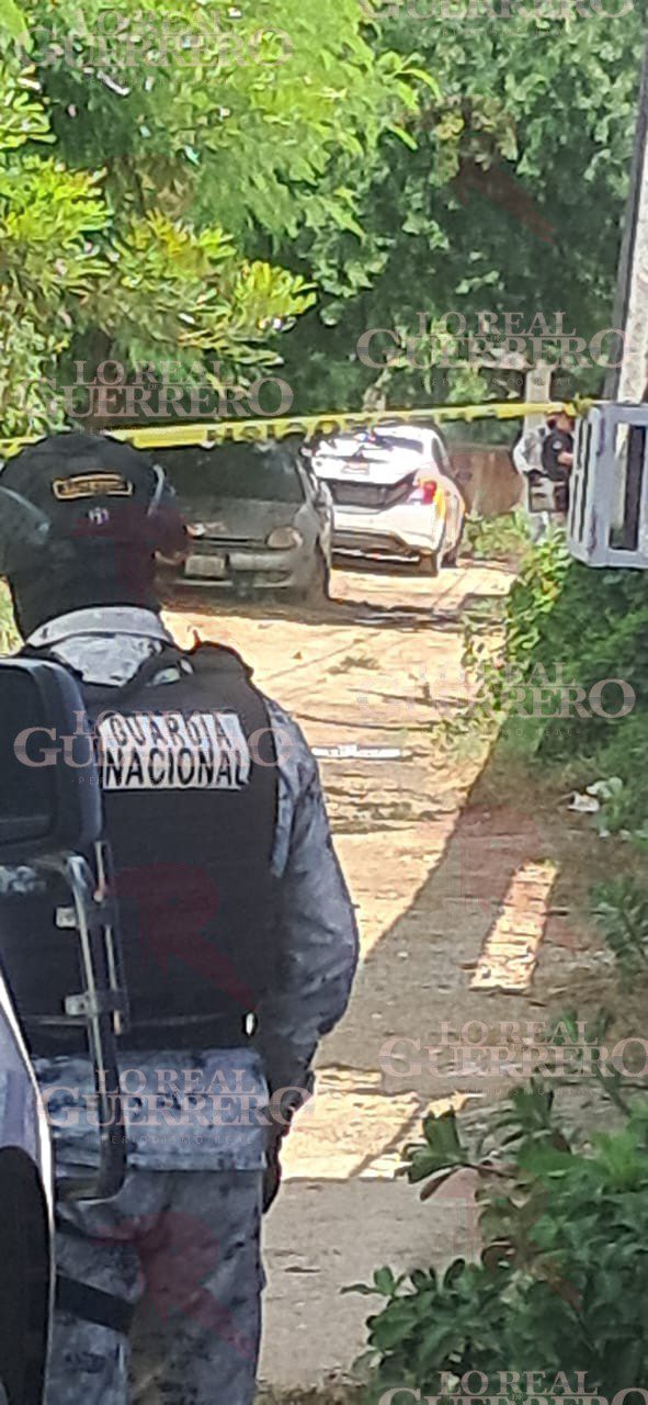 Abandonan taxi con cadáver en la cajuela en la Nueva Belén de Acapulco