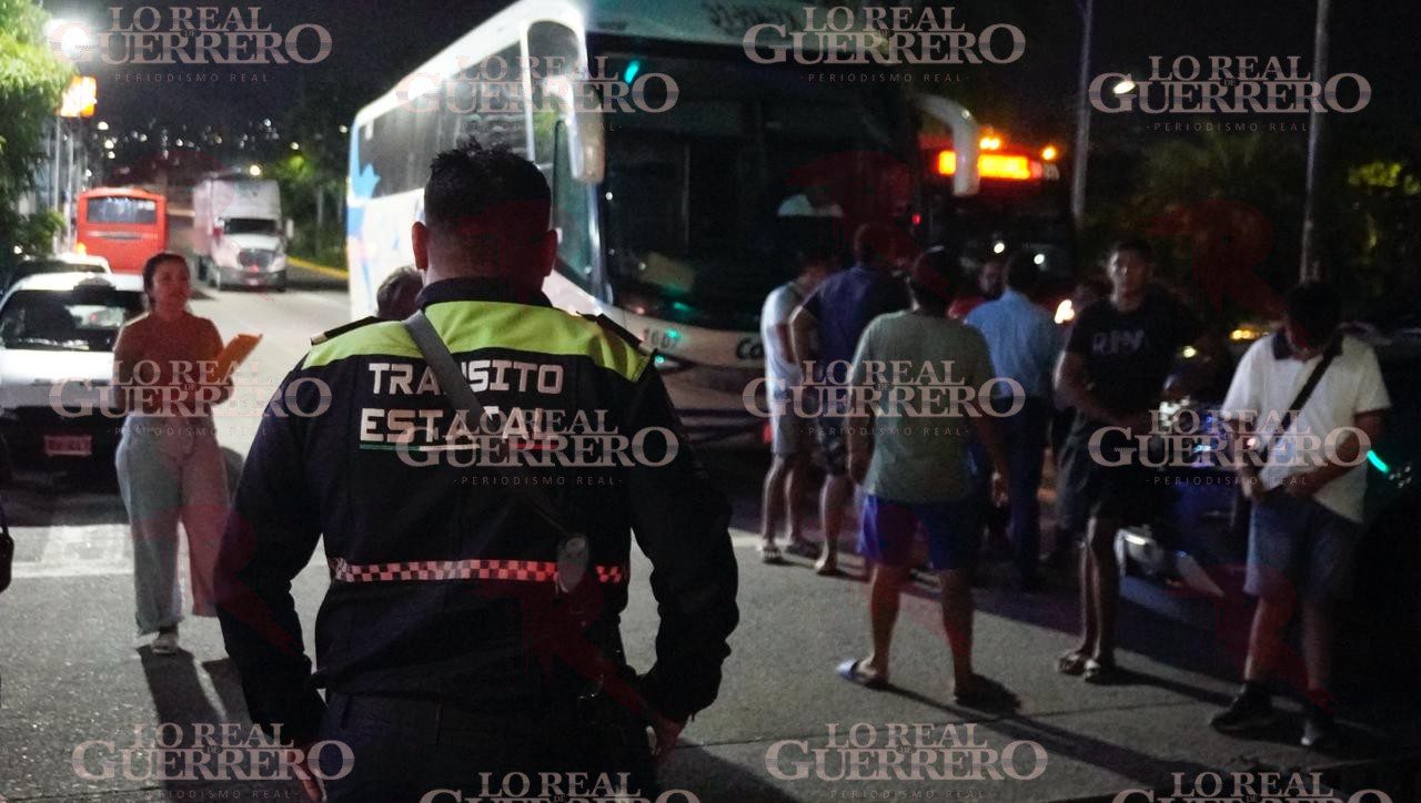 Bloquean para exigir búsqueda de comerciante de cerdos desaparecido en Cacahuatepec, zona rural de Acapulco