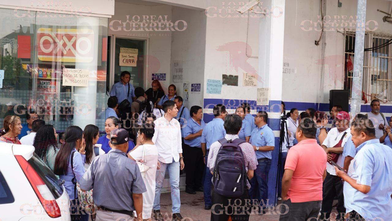 Paran labores trabajadores de CAPAMA por falta de pago de bono