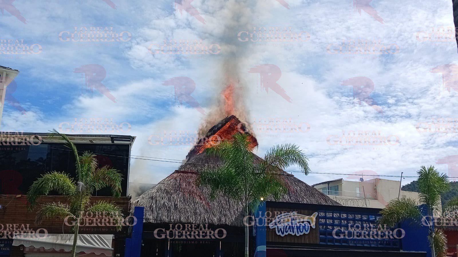 Cortocircuito genera incendio parcial en restaurante Wahoo