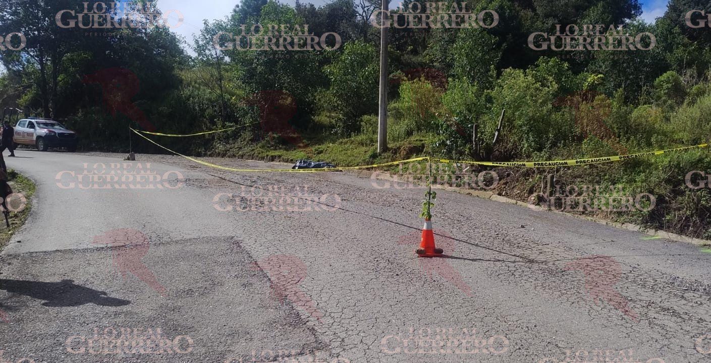 Hallan a tres hombres torturados y asesinados a balazos sobre la carretera Tlapa-Marquelia