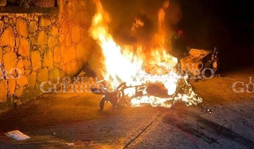 Transportistas de Taxco queman tres patrullas del grupo Centauro tras agresión a choferes