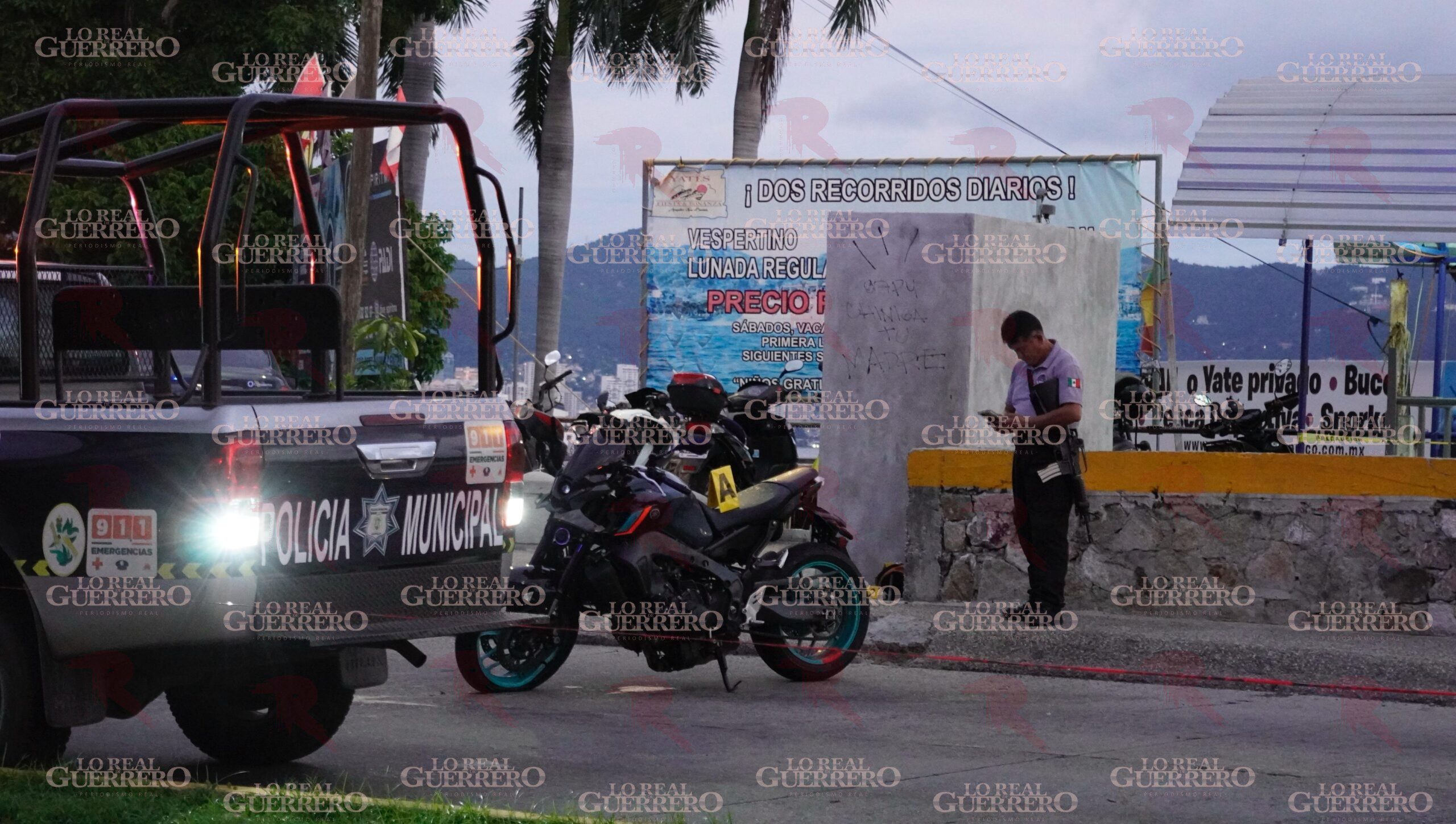 Chocan turistas en la Costera de Acapulco; hay una mujer sin vida