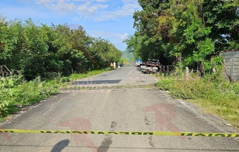 Hallan a un hombre asesinado y a una mujer herida dentro de una grúa en el municipio de Tepecoacuilco