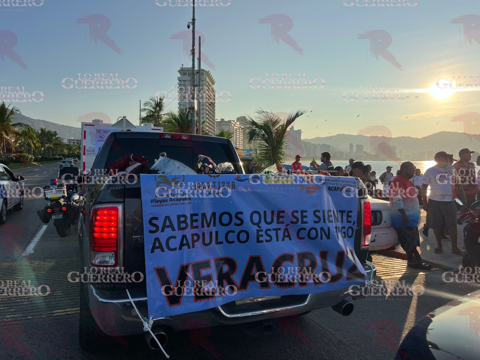 Parten prestadores de servicios rumbo a Veracruz con ayuda humanitaria y bendecidos por el arzobispo de Acapulco