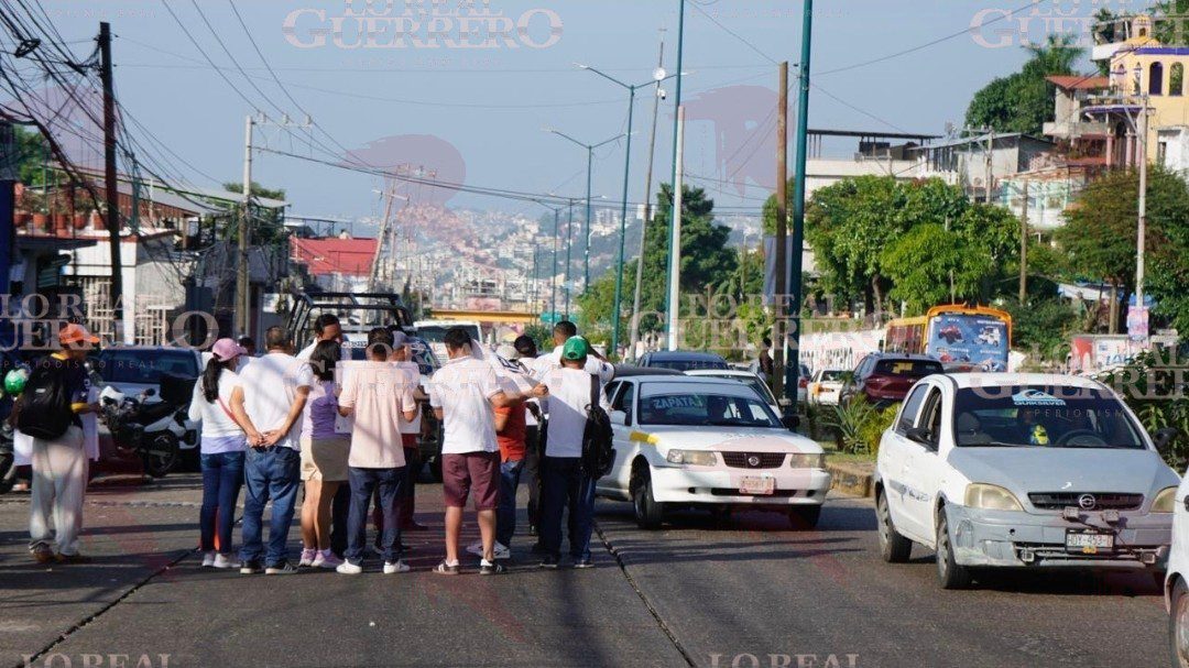 Exigen destitución de maestro por no cumplir con su horario laboral en secundaria de Acapulco