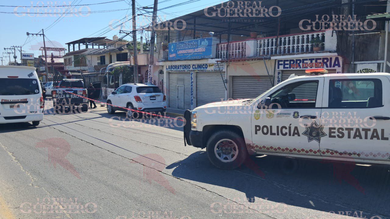 Abandonan cuerpo desmembrado dentro de una camioneta en el bulevar Lázaro Cárdenas de Acapulco