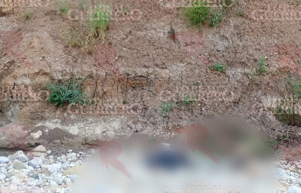 Hallan muerto a un adulto mayor en barranca de Atliaca, municipio de Tixtla; la familia impide su traslado al Semefo