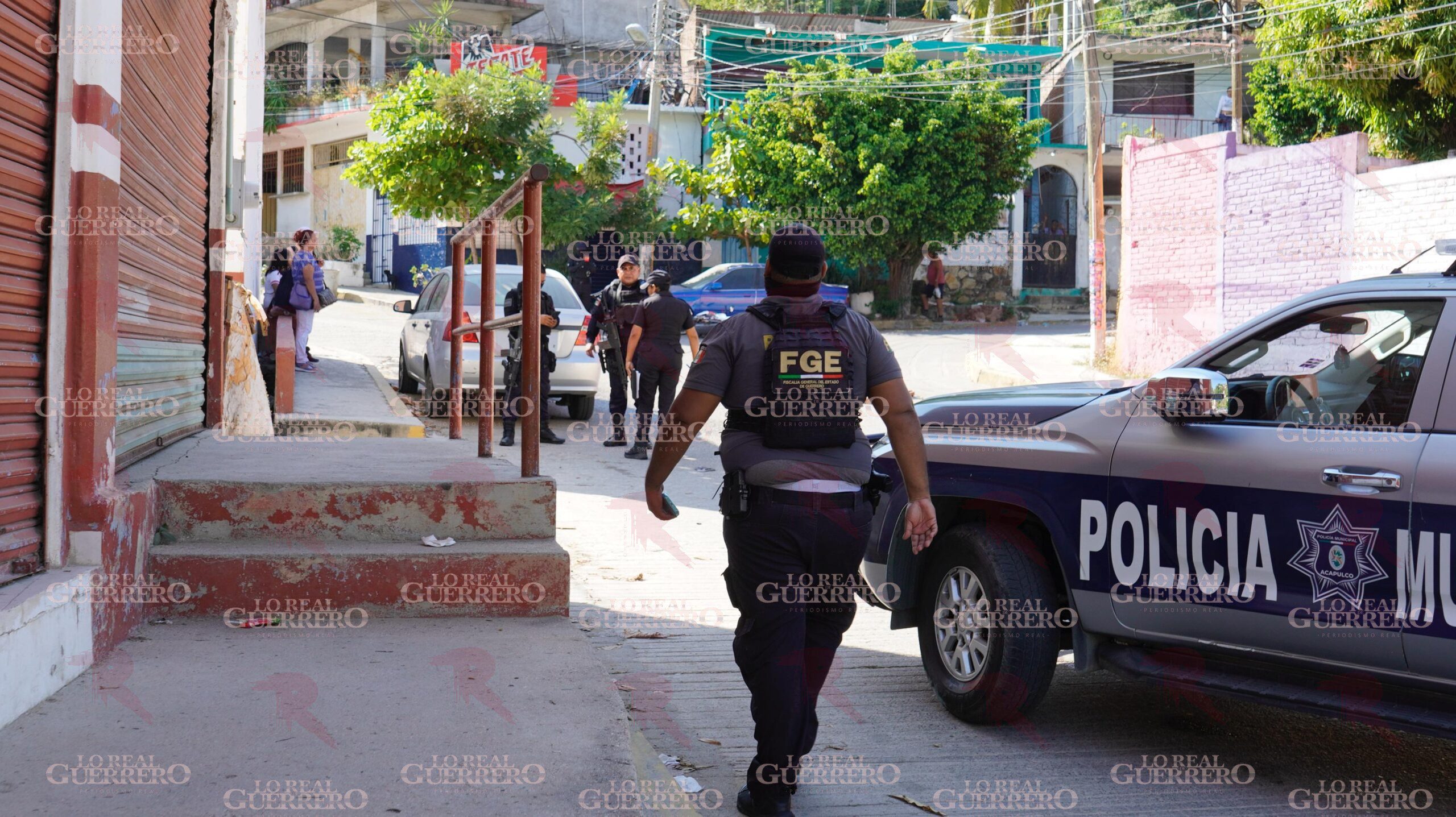 Balean a sujeto que acudía a recoger a un familiar a una secundaria de Praderas de Costa Azul