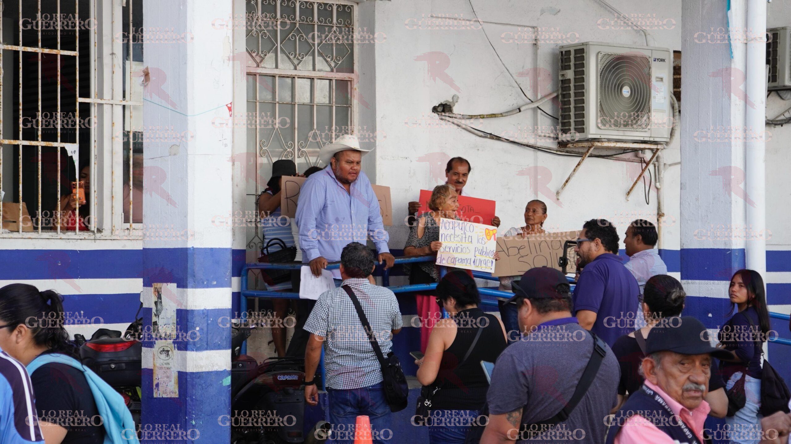 Dirigentes y simpatizantes del PRI toman CAPAMA