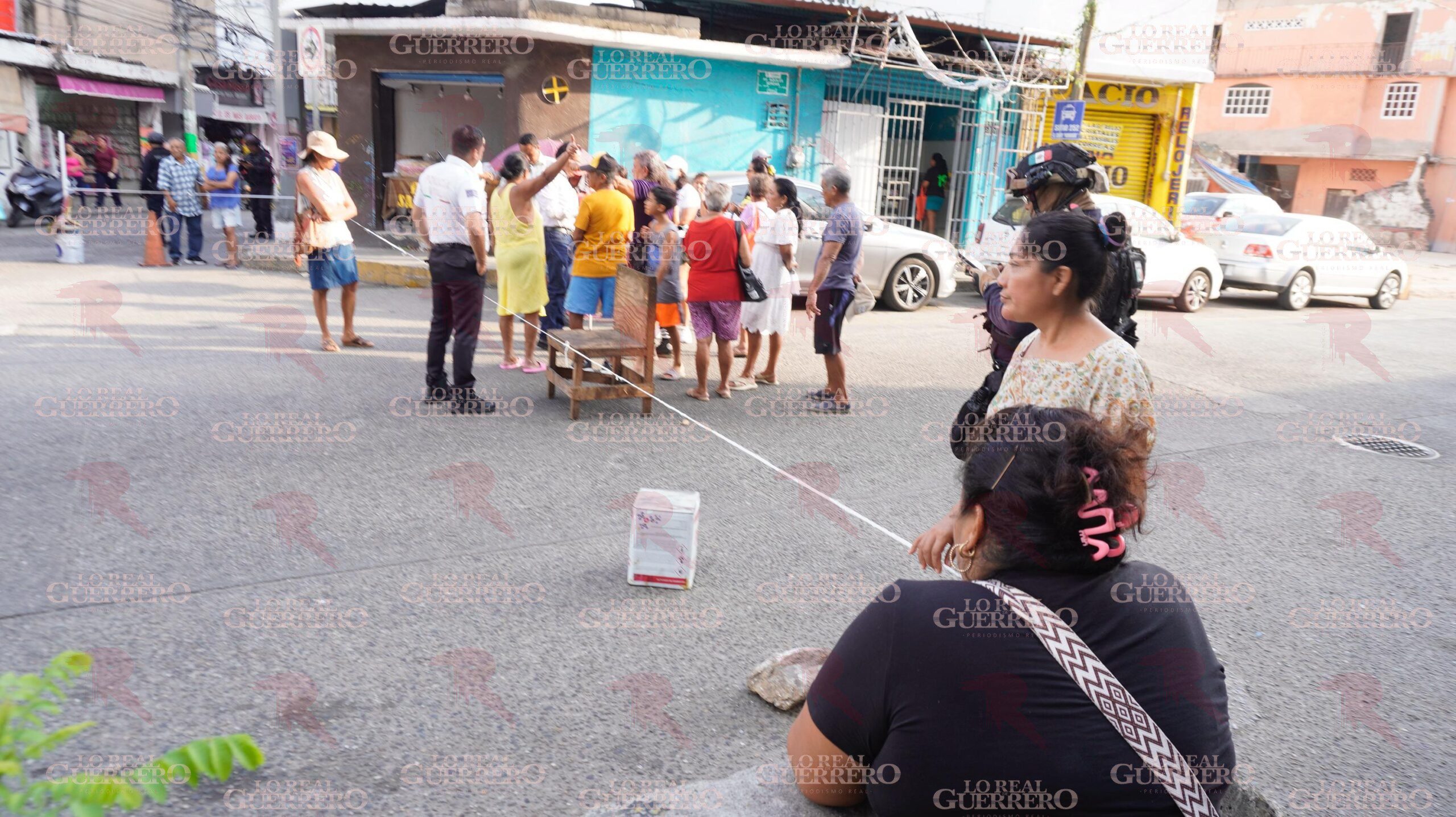 Con bloqueo exigen agua potable en barrios históricos de Acapulco