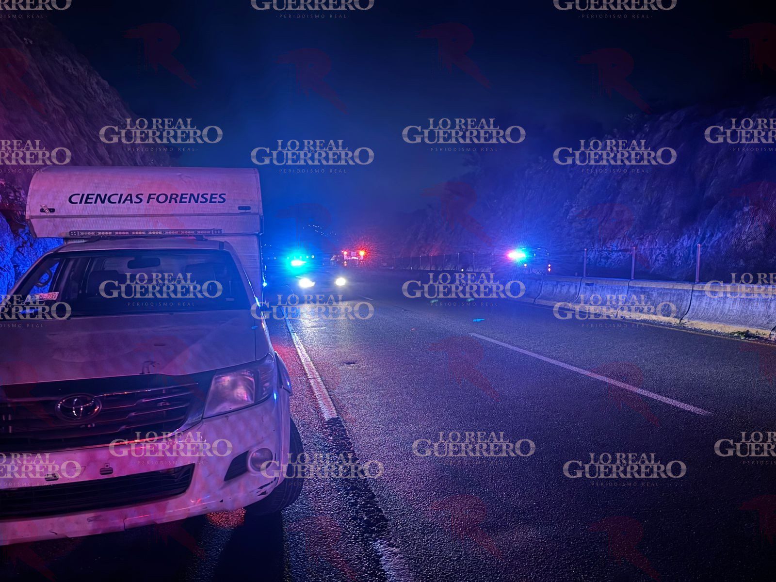 Mueren dos jóvenes tras chocar contra una camioneta cerca de Chilpancingo; ya fueron identificados