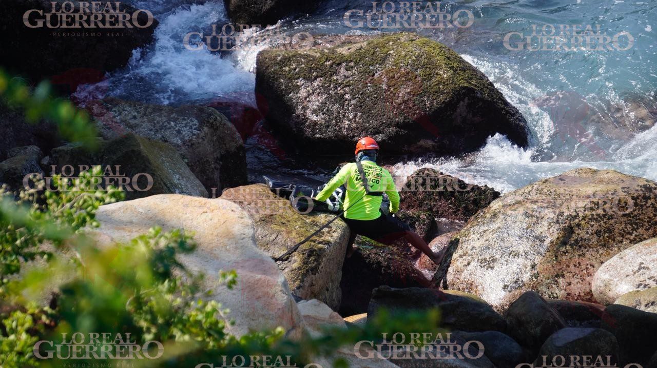 Hallan a hombre sin vida en acantilado de la zona tradicional de Acapulco