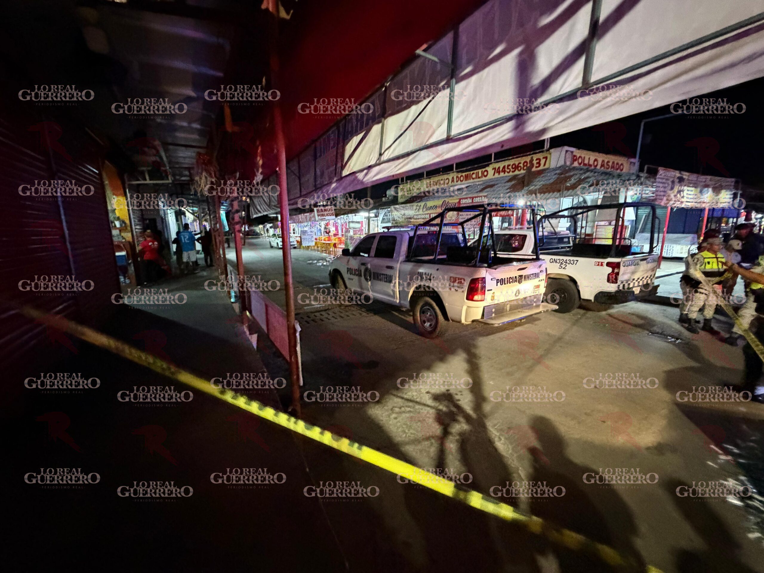 Ultiman a dos hombres en fonda cerca de la zona turística de Acapulco
