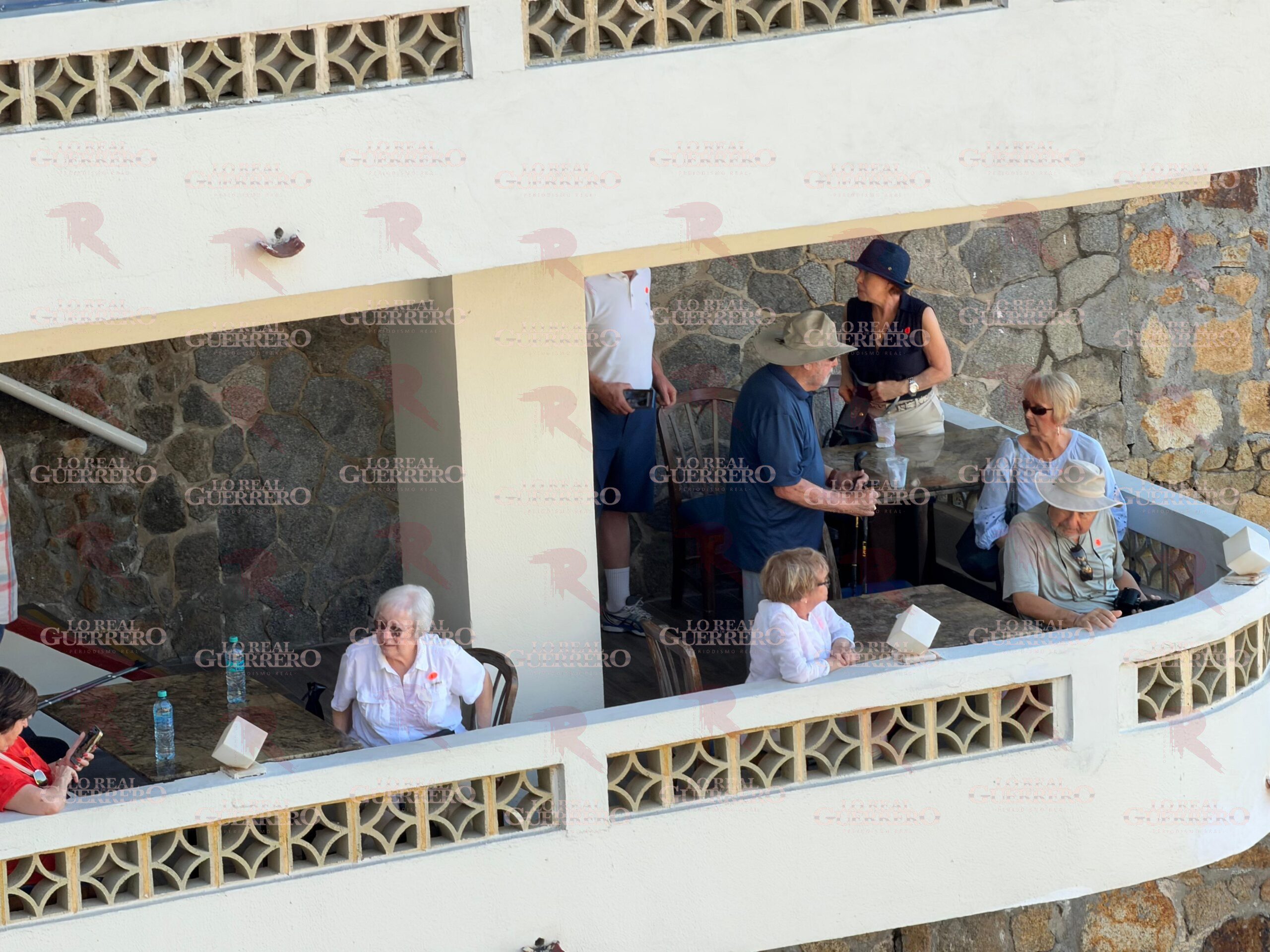 Cruceristas admiran los clavados de altura desde La Quebrada
