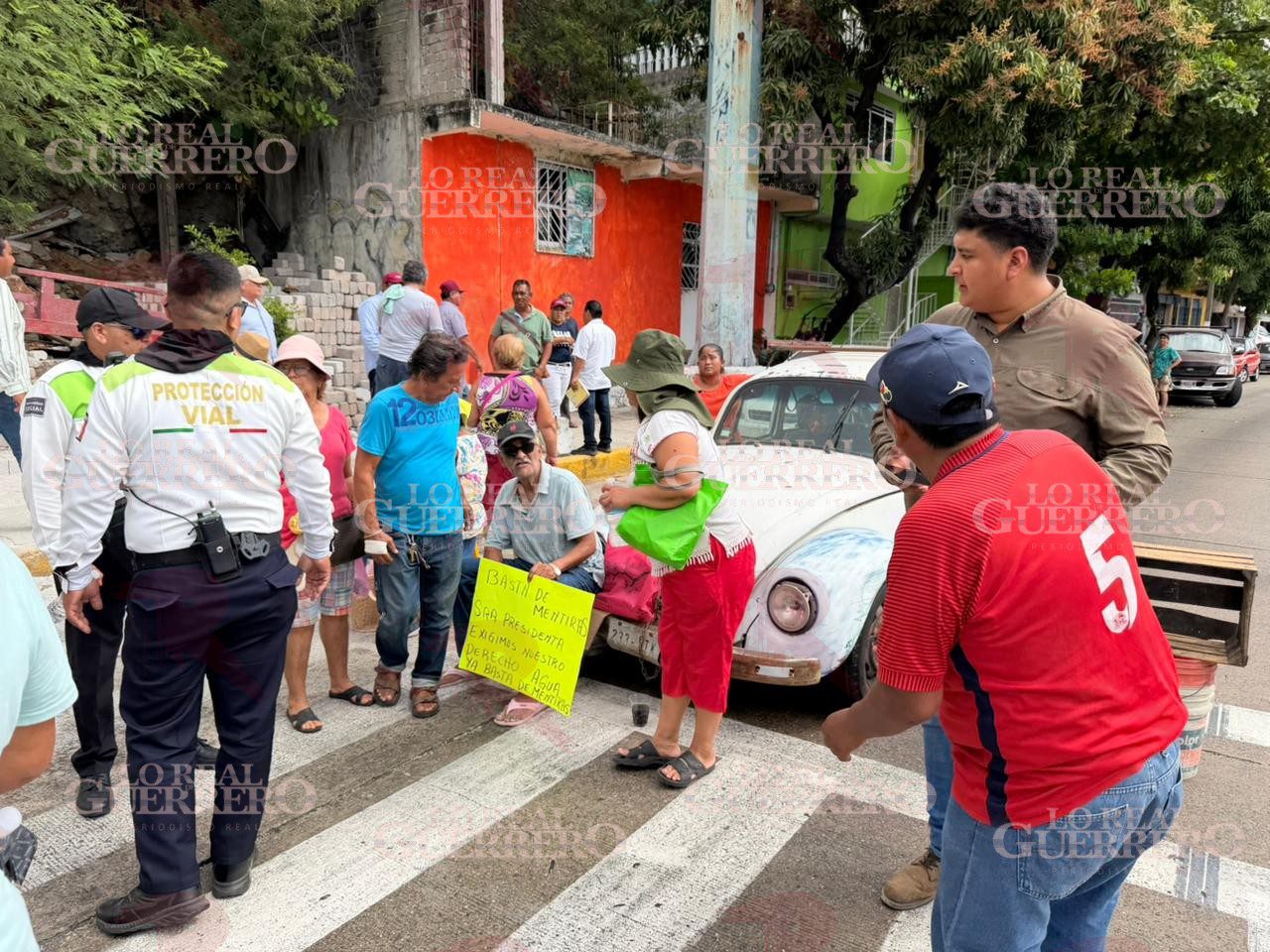 Bloquean por falta de agua en La Laja