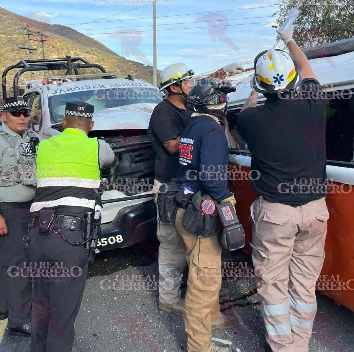 Camioneta de la GN choca contra combi particular en Pilcaya; mueren dos mujeres de la tercera edad y seis personas resultan heridas