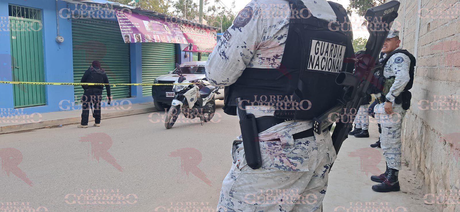 Ultiman a policía municipal de Acapulco; su hijo resulta herido