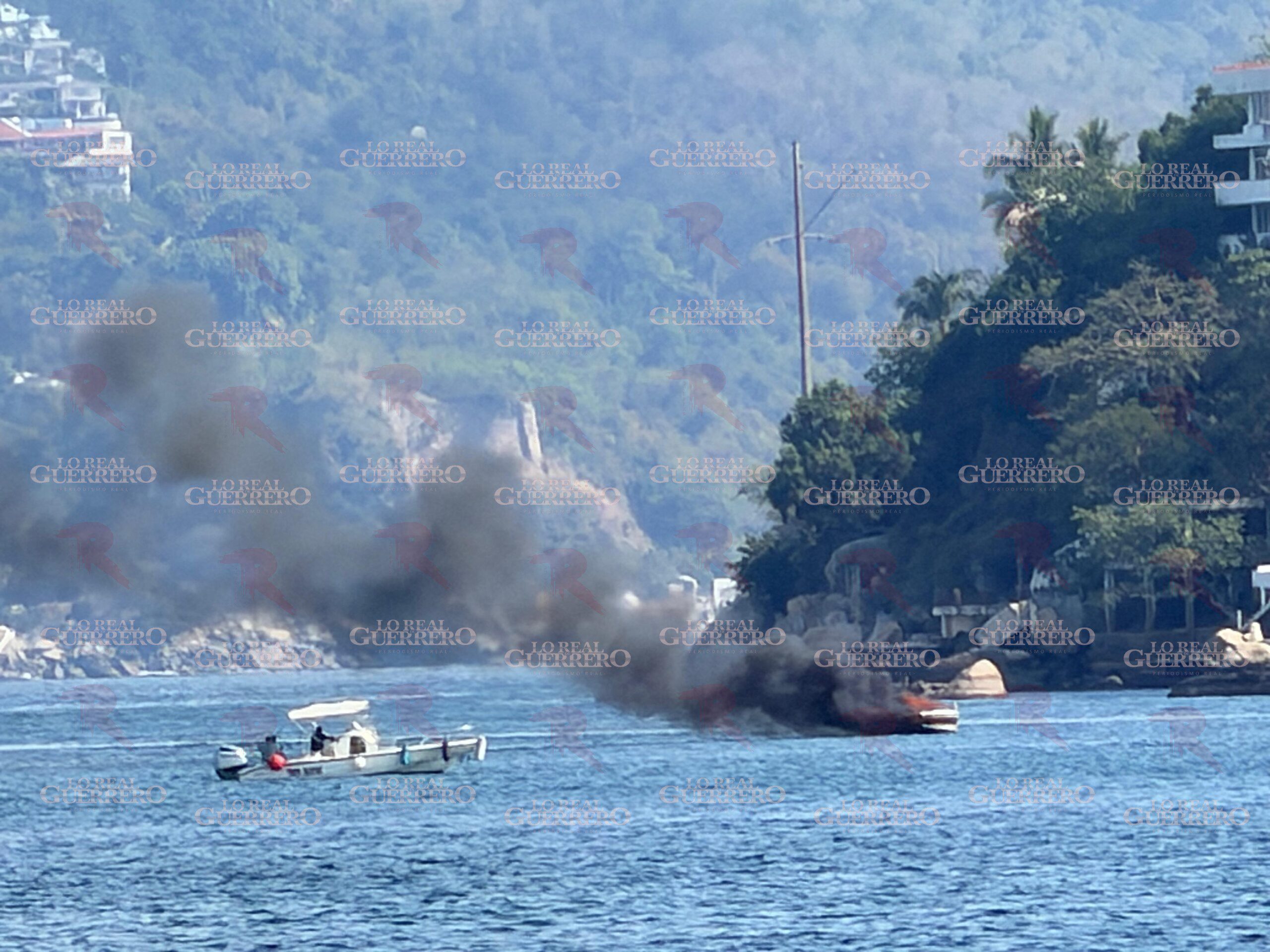 Se incendia lancha en zona tradicional de Acapulco