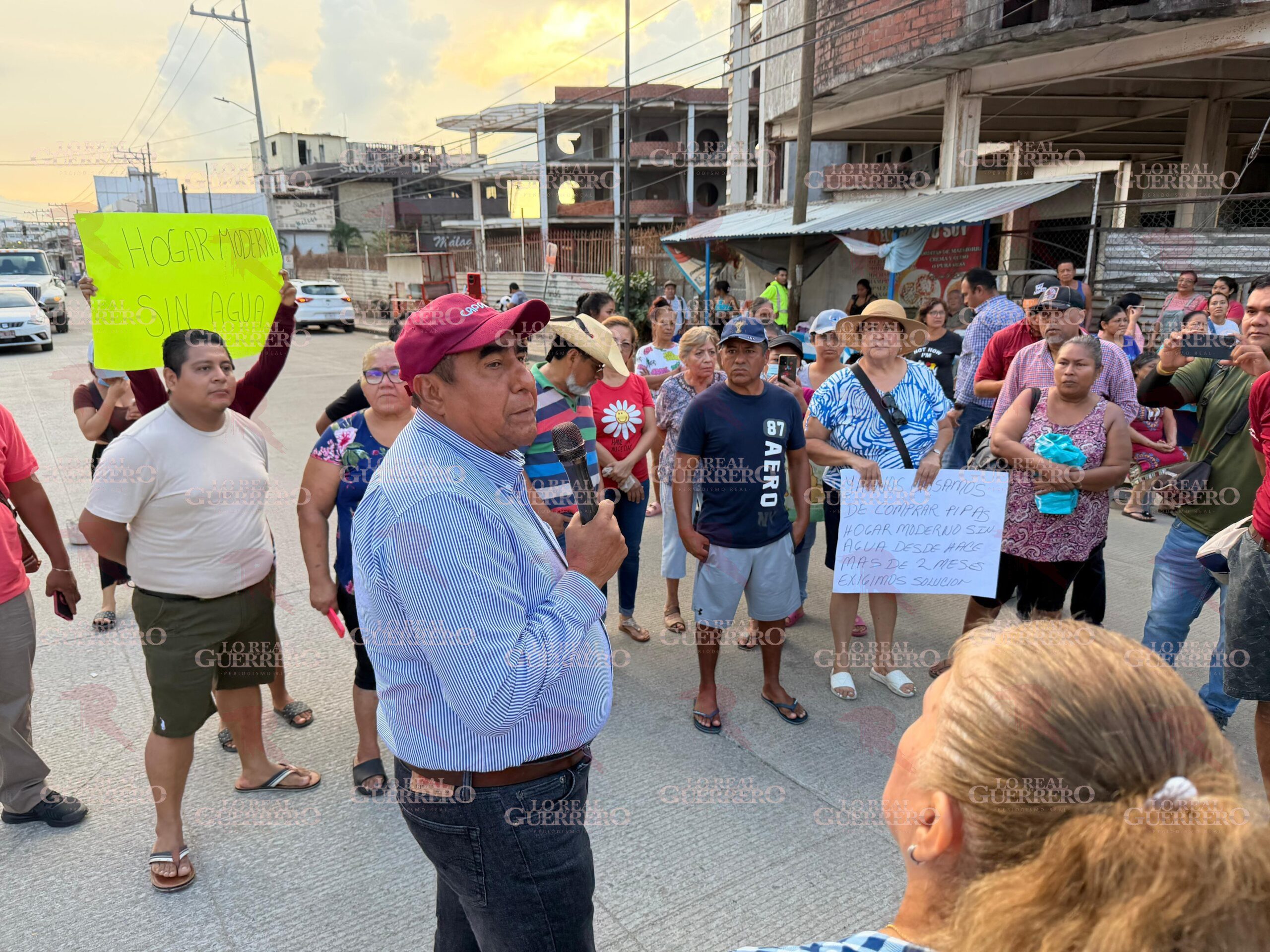 Exigen agua potable en Hogar Moderno y bloquean avenida Ejido