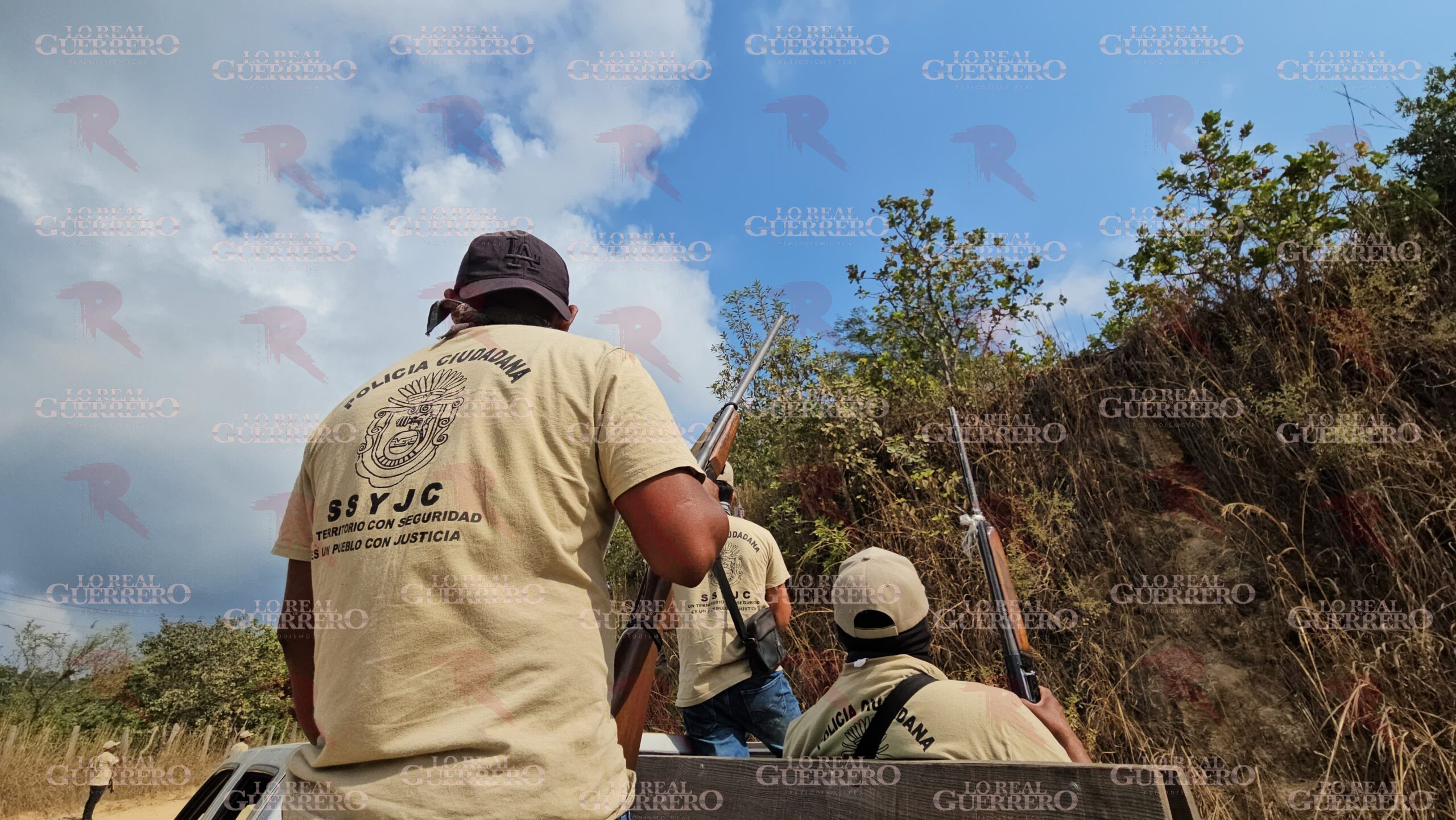 Policías comunitarias ingresan a comunidades desplazadas; se desata enfrentamiento en Tecoanapa