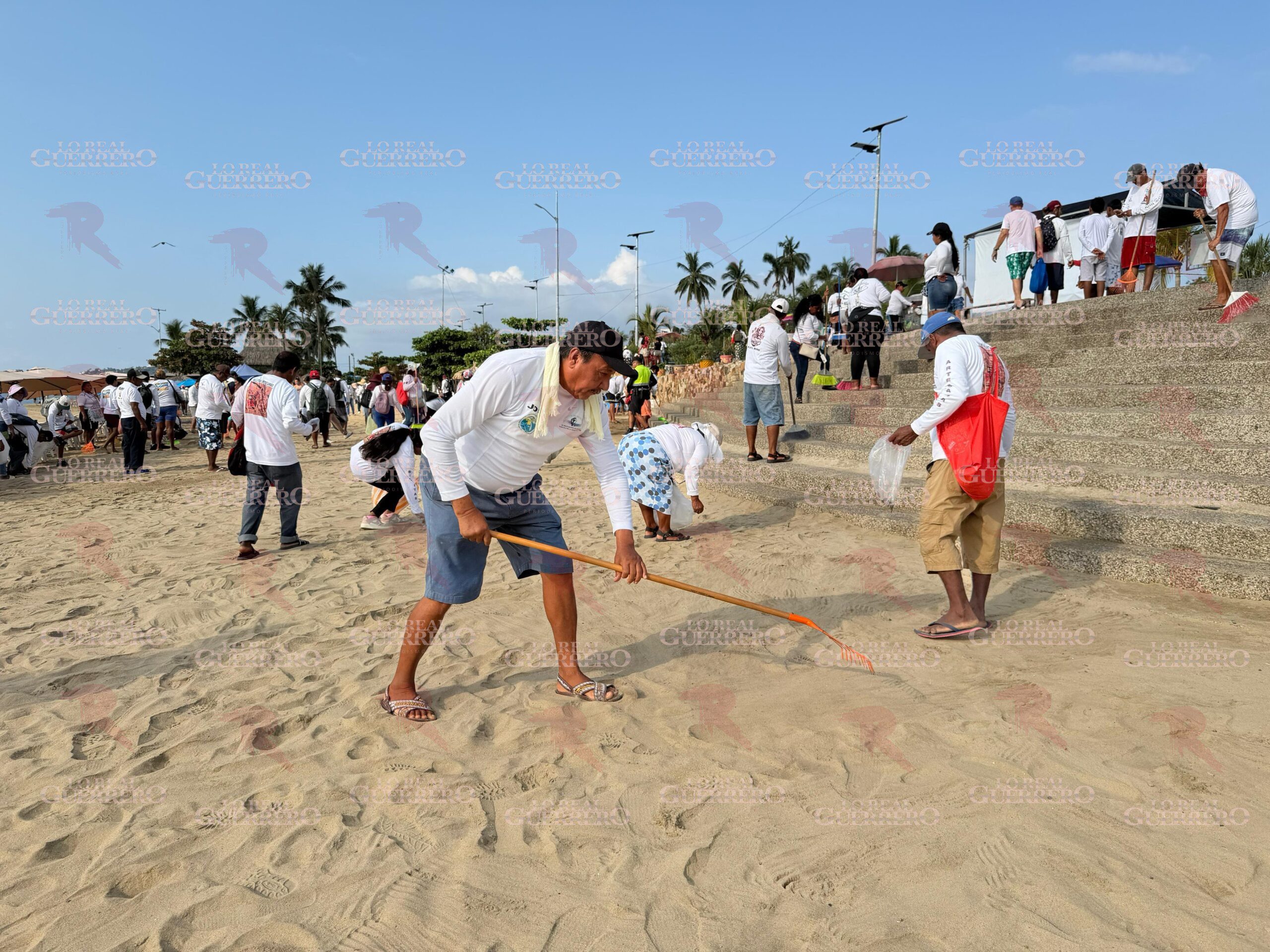 Retiran varias toneladas de basura en cauces pluviales de Acapulco