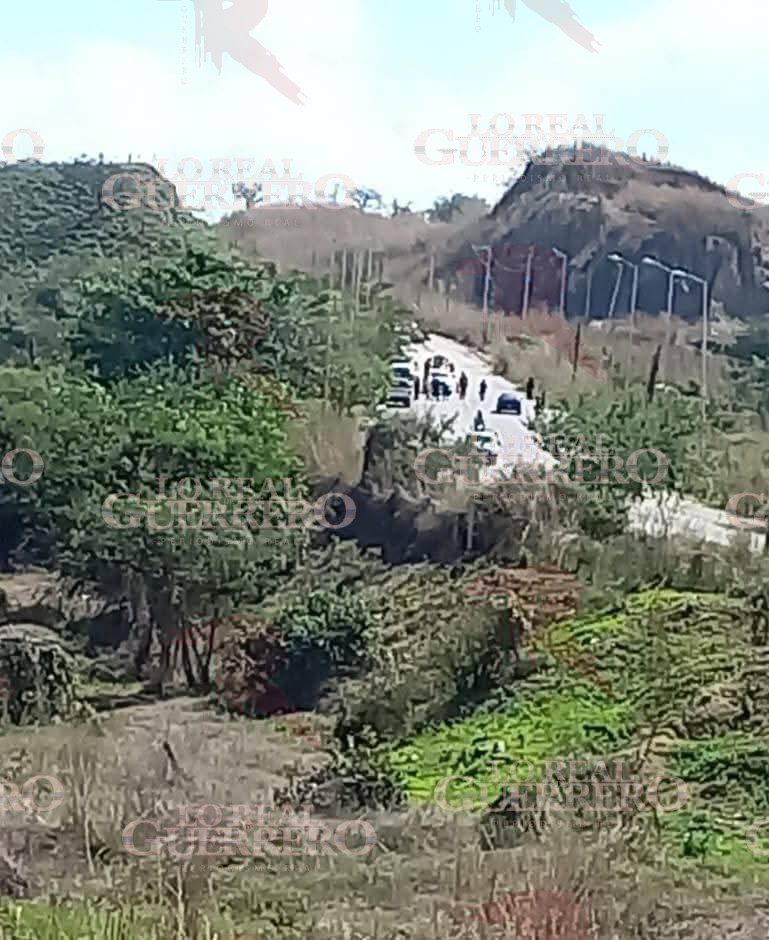 Hallan cuerpo sin vida envuelto en una sábana en el libramiento de Ometepec