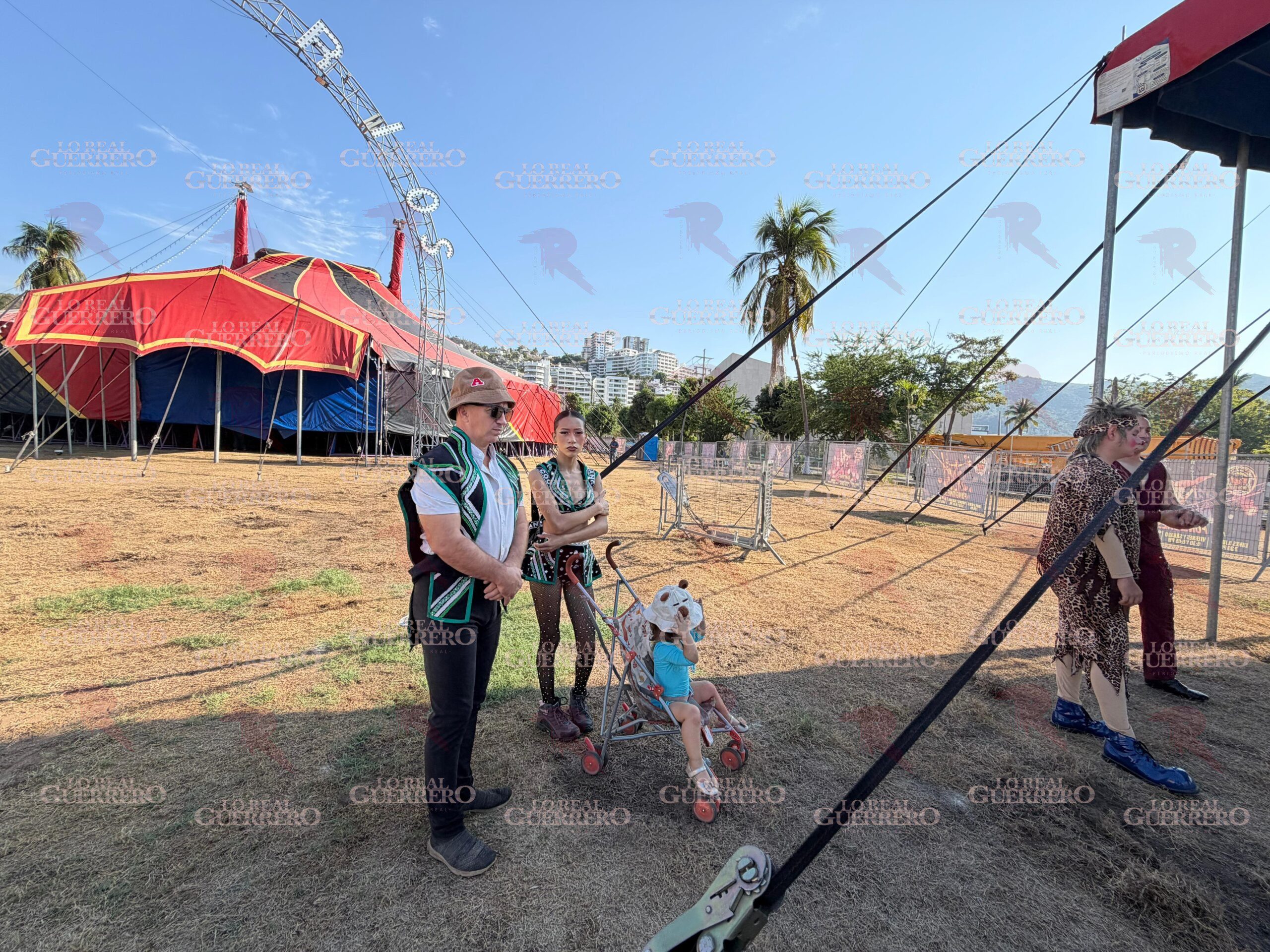 En crisis, trabajadores del Circo de Dinosaurios por no poder instalarse