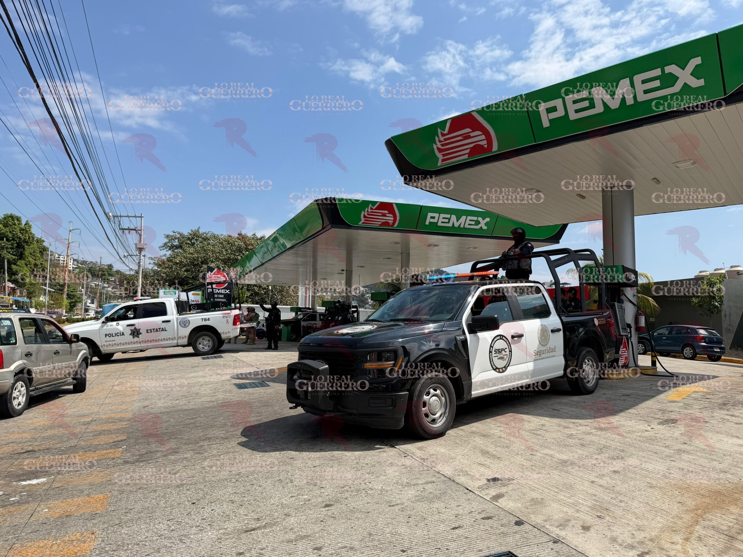 Sujetos agreden a policías estatales y son detenidos tras persecución