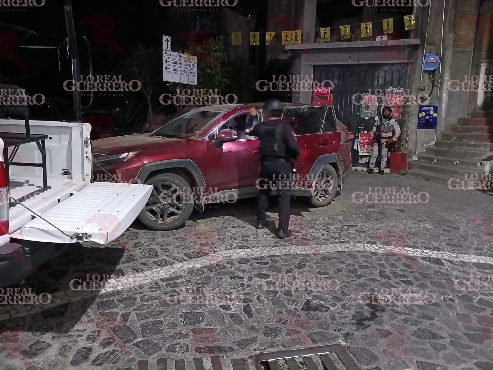 Fuerzas de seguridad enfrentan a civiles armados en Taxco; aseguran una camioneta