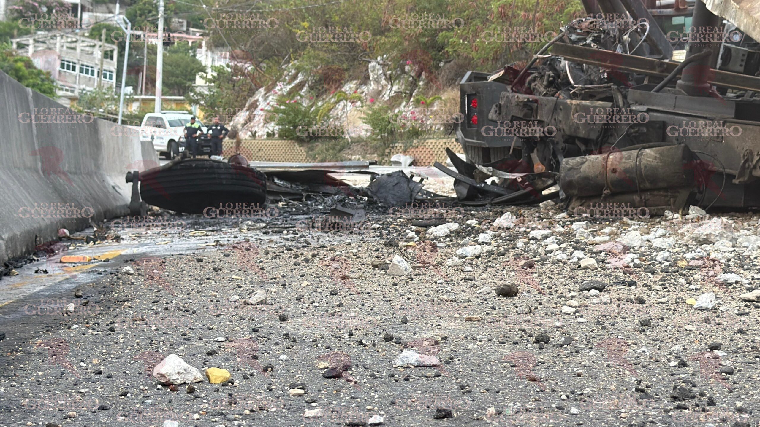 Se queda sin frenos camión de volteo