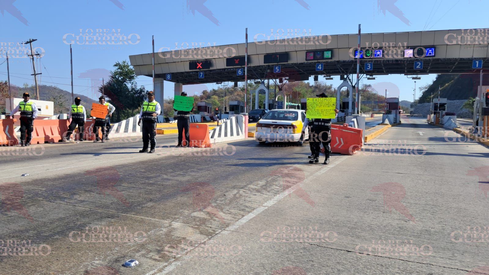 Guardias de casetas exigen pago de quincena
