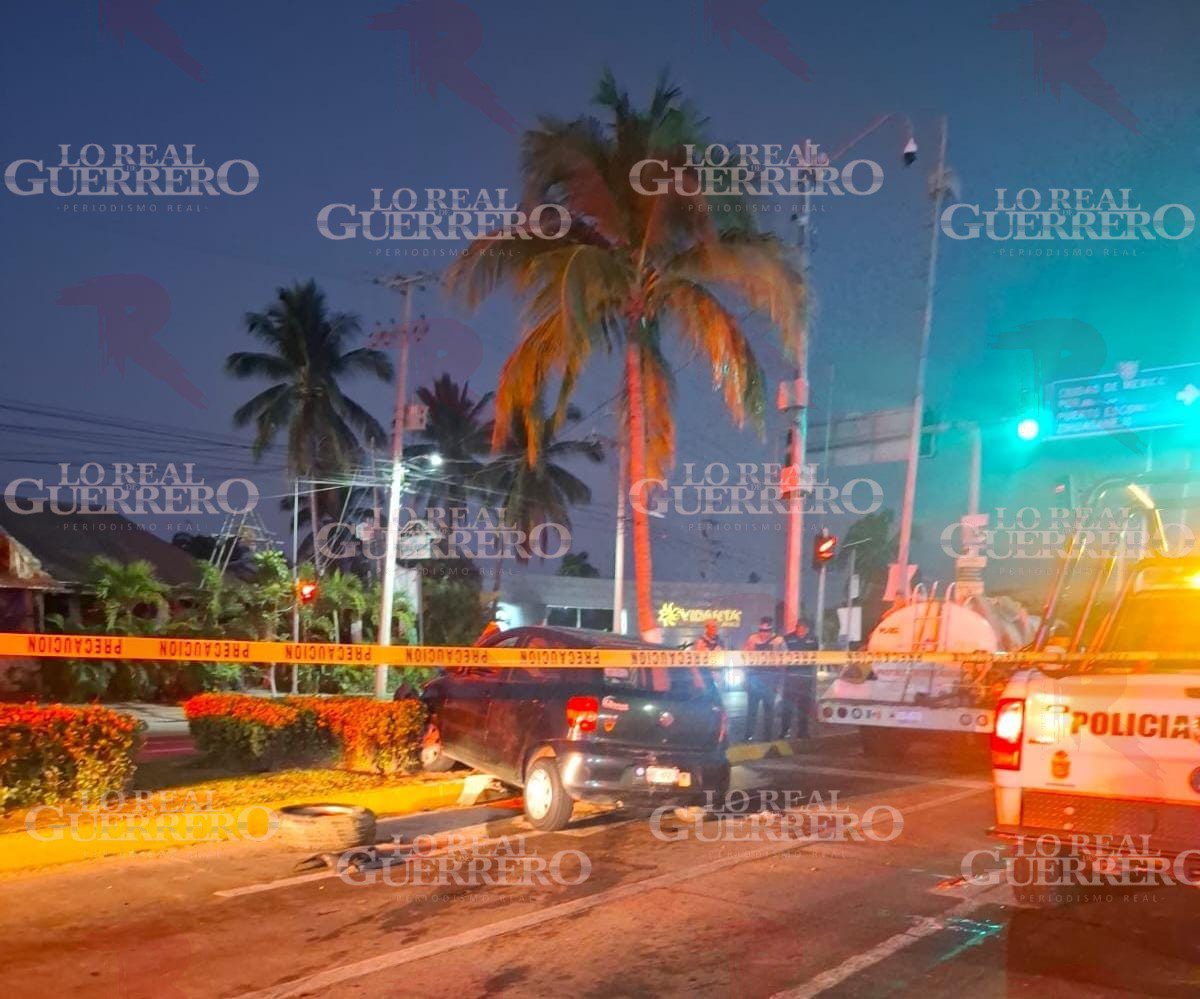 Muere maestro de educación física tras choque automovilístico en el bulevar de Las Naciones, Acapulco