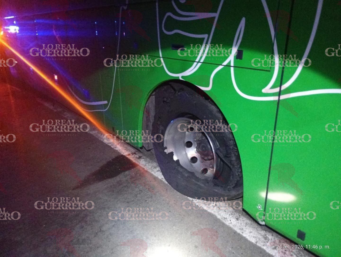 Balean autobús de Estrella de Oro en la Acapulco–Zihuatanejo; 25 pasajeros resultan ilesos