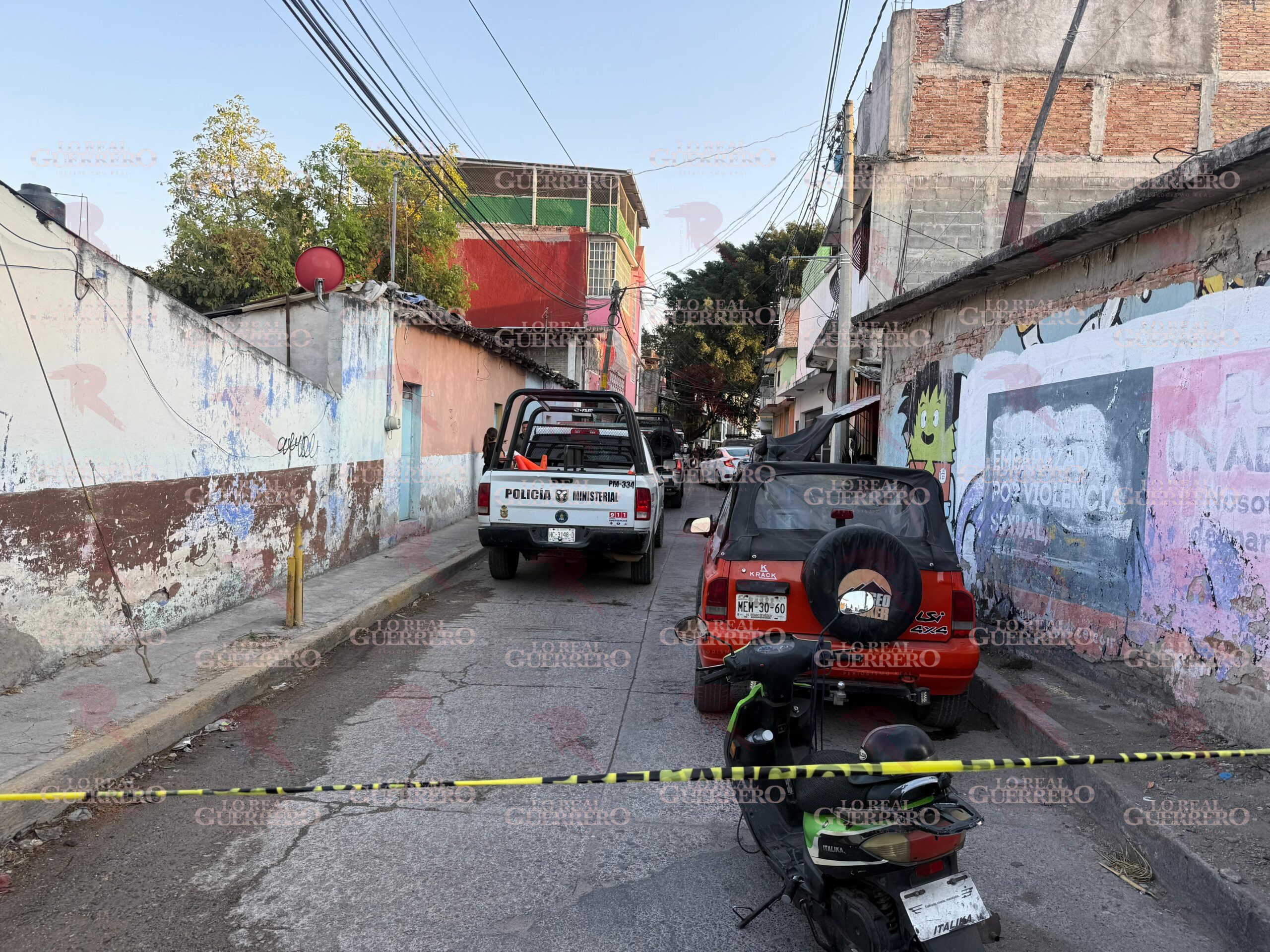 Sujetos a bordo de una motocicleta ejecutan a un hombre afuera de su domicilio, en Chilpancingo