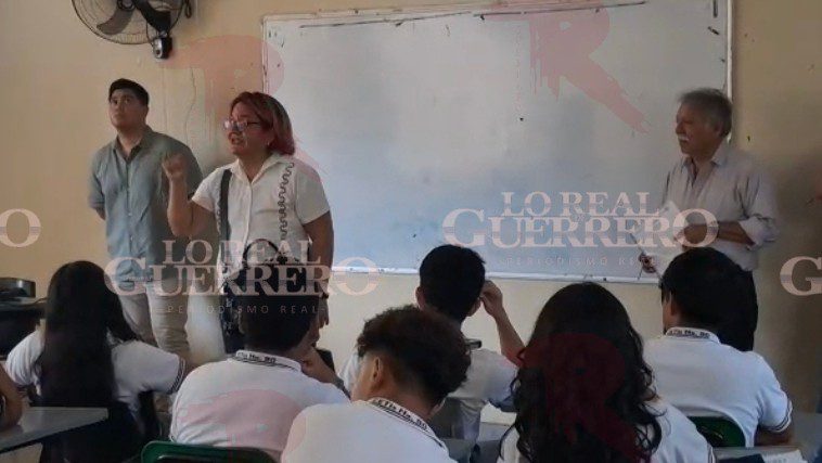 Sin fundamento, protesta contra encargada del CETIS 90