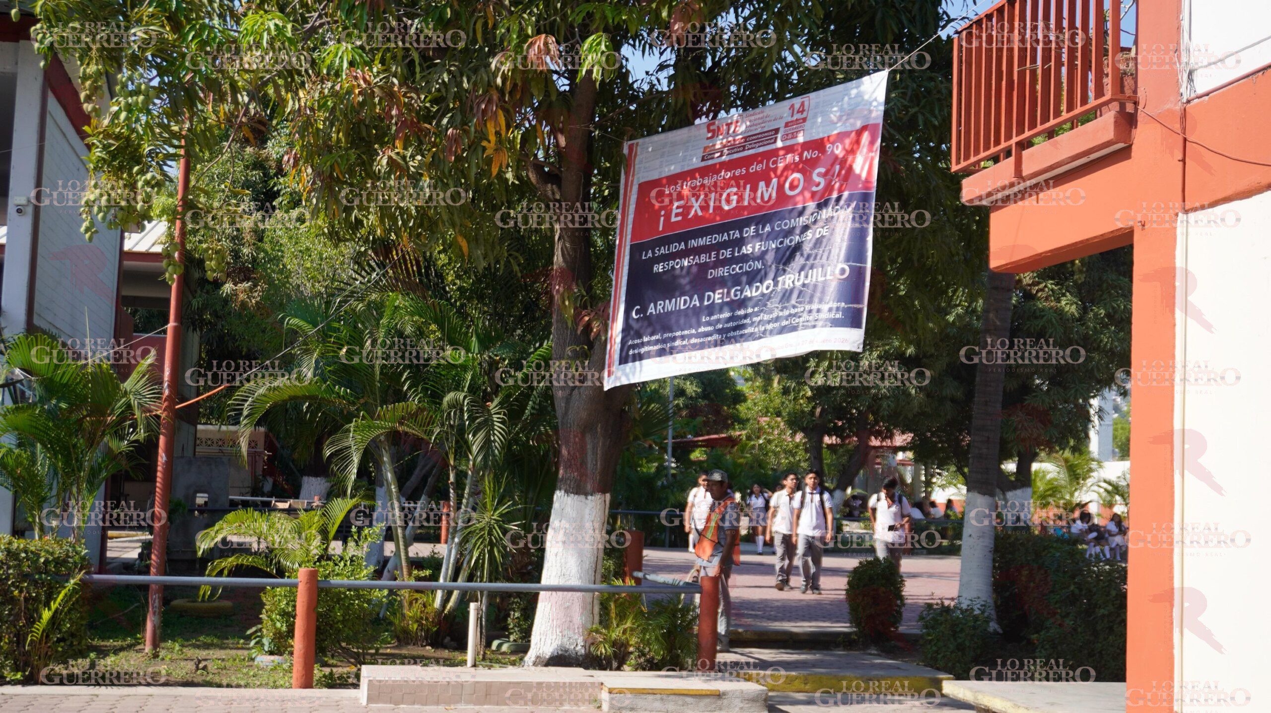Toman el CETIS 90 para exigir clases al 100%