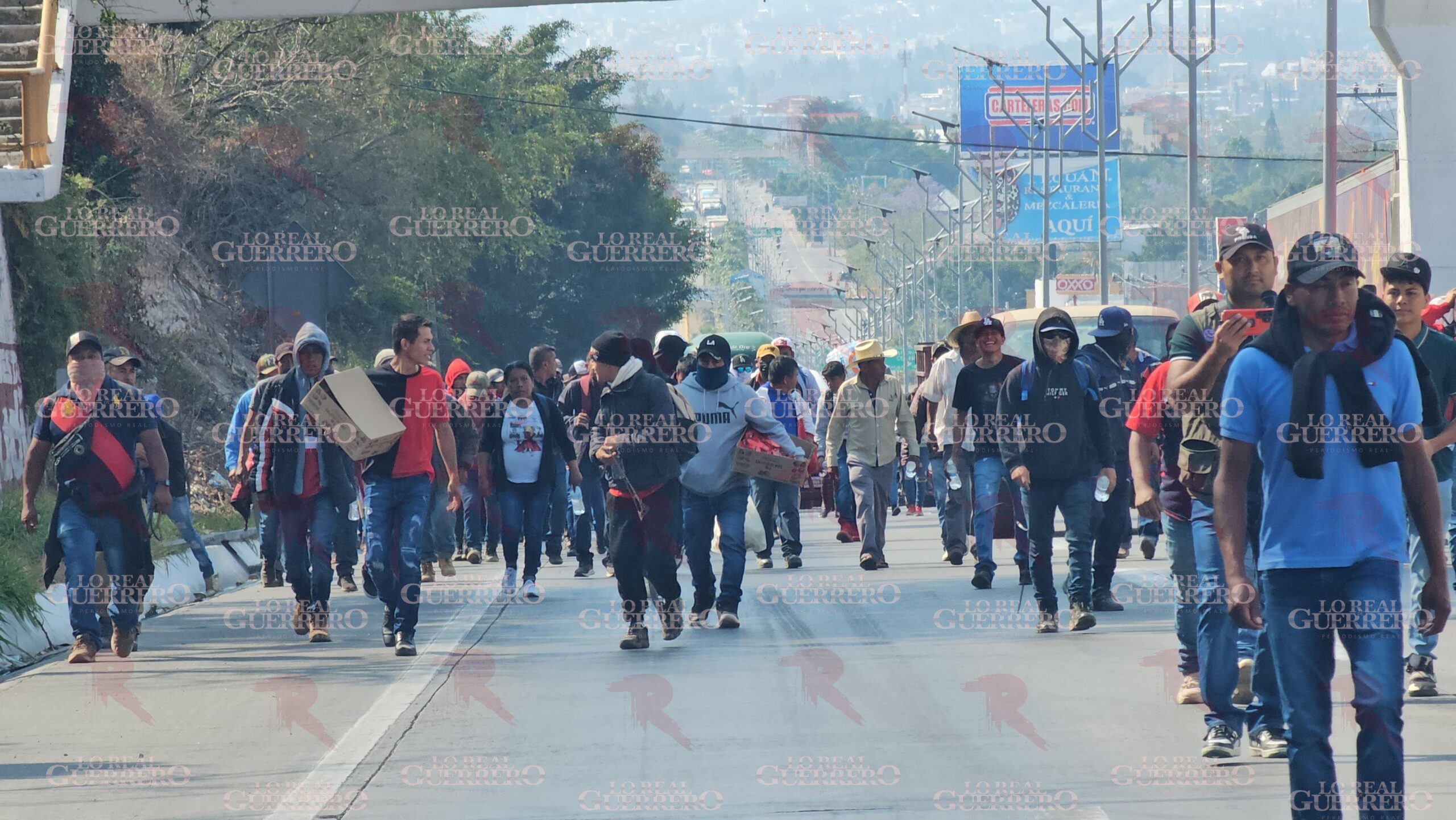 Bloquean habitantes de la Sierra de Chilpancingo el bulevar Vicente Guerrero, al norte de la capital