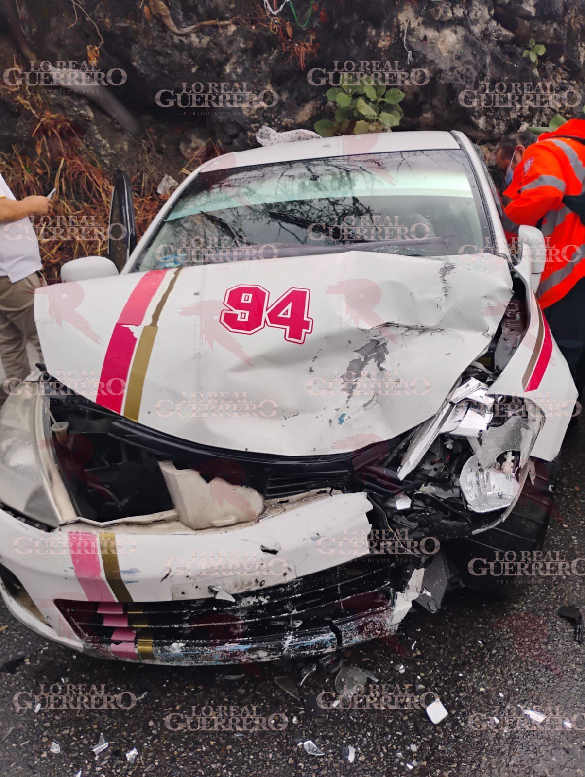 Choque entre taxi de Tierra Colorada y auto particular deja un herido en la México-Acapulco